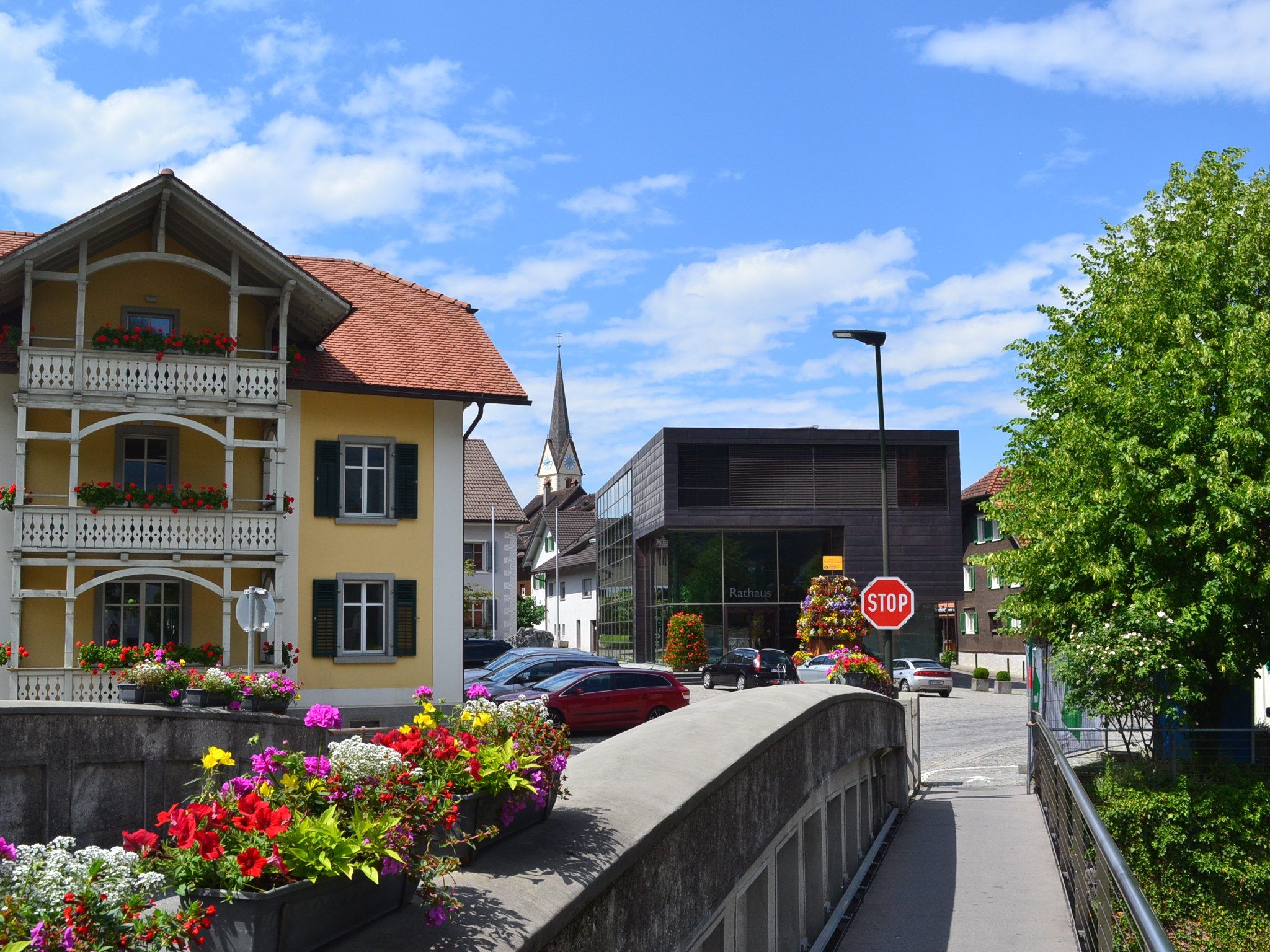 Der Rechnungsabschluss der Marktgemeinde Nenzing ist ausgeglichen. Der Rechnungsabschluss der Marktgemeinde Nenzing ist ausgeglichen.
