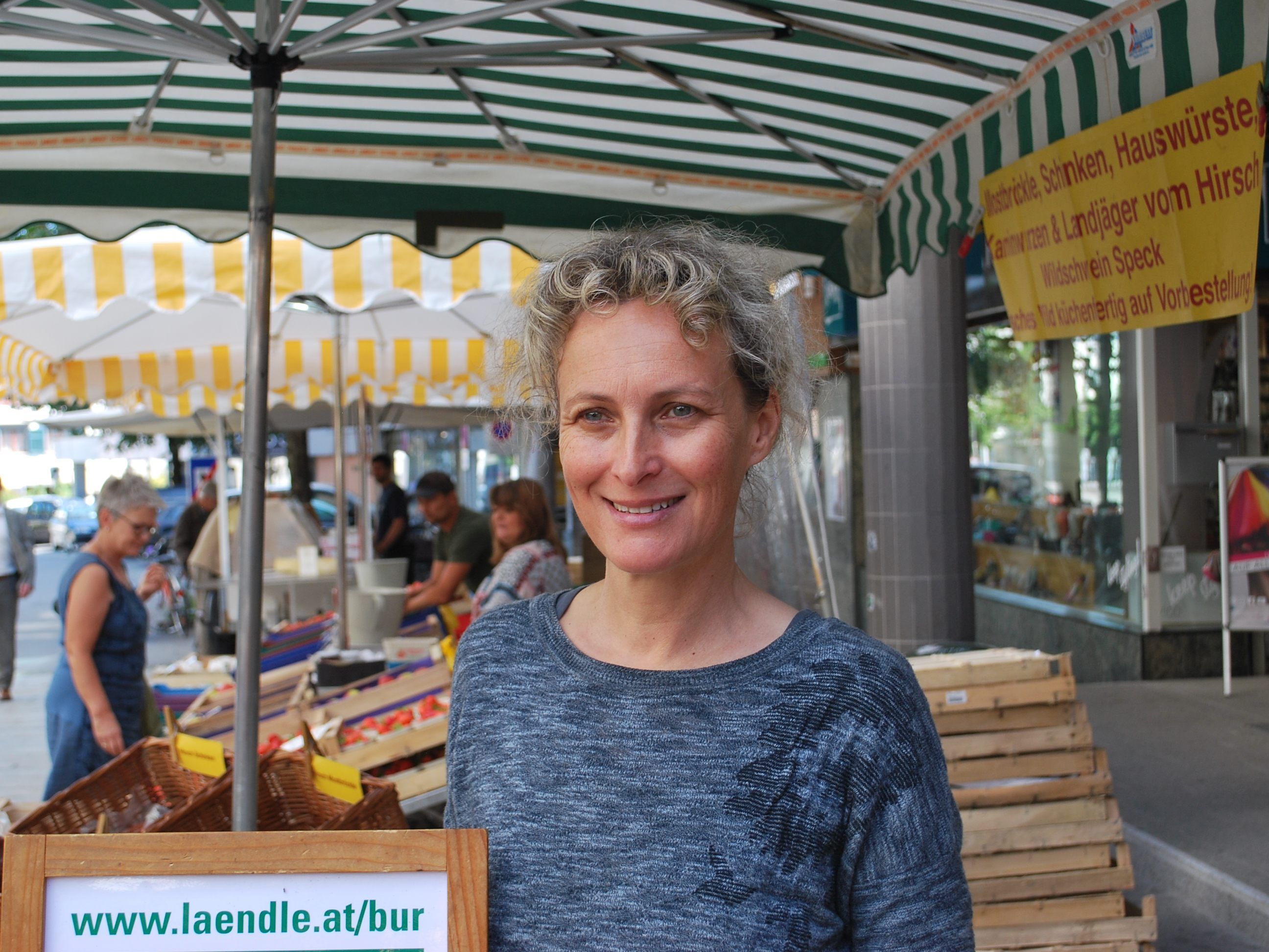 Susanne Rhomberg ist wieder zurück an ihrem Stammplatz in der Riedgasse.