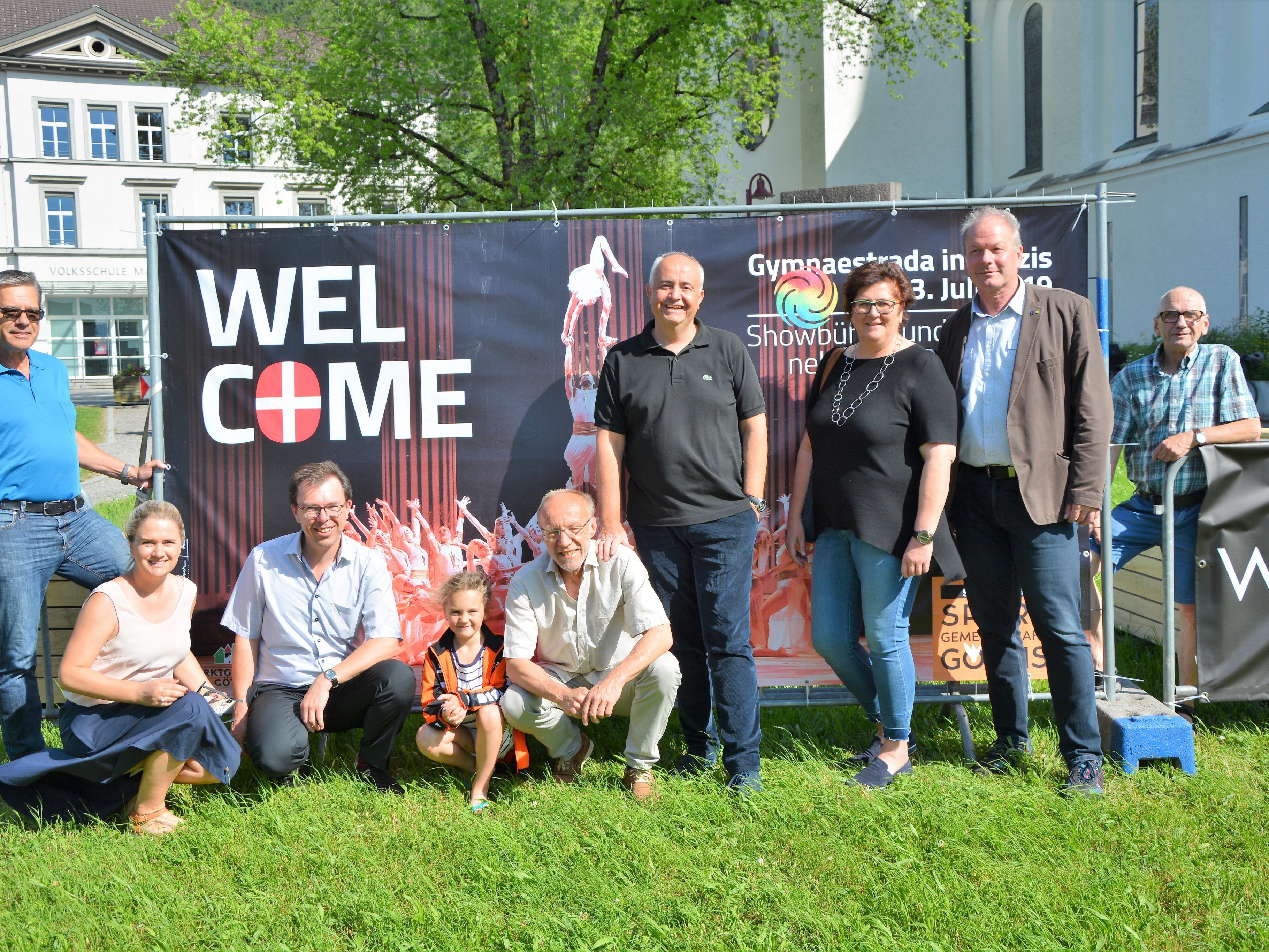 v.l. Michael Dünser, Claudia Beck, Pfarrer Rainer Büchel, Walter Joschika, Manfred Böhmwalder, Isolde Nachbauer, Bgm. Christian Loacker, Hans Giesinger v.l. Michael Dünser, Claudia Beck, Pfarrer Rainer Büchel, Walter Joschika, Manfred Böhmwalder, Isolde Nachbauer, Bgm. Christian Loacker, Hans Giesinger