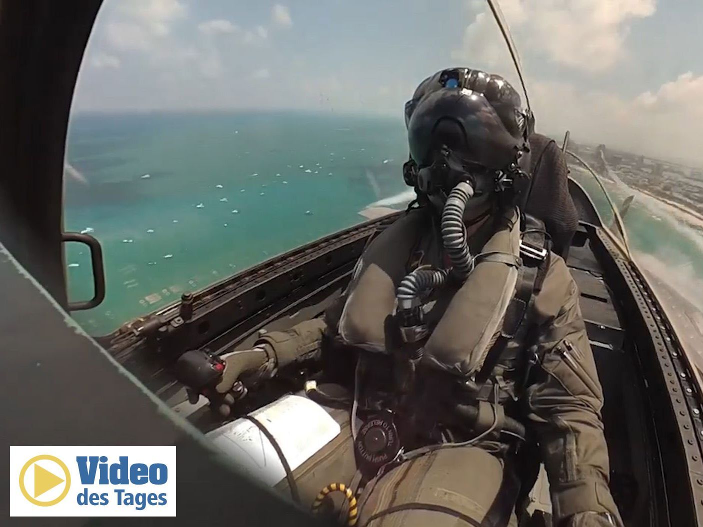 Am Himmel vollführt der F-35-Pilot tollkühne Manöver.