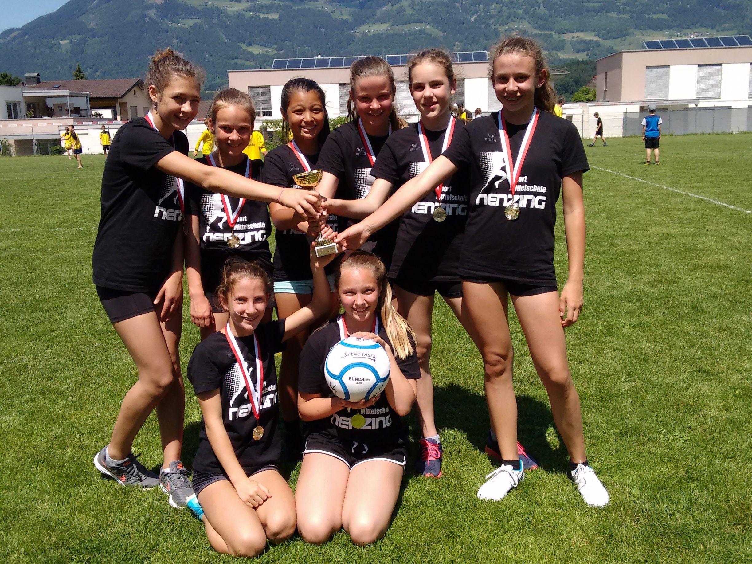 Landes- und Vizelandesmeistertitel im Faustball für die Sportmittelschule Nenzing.
