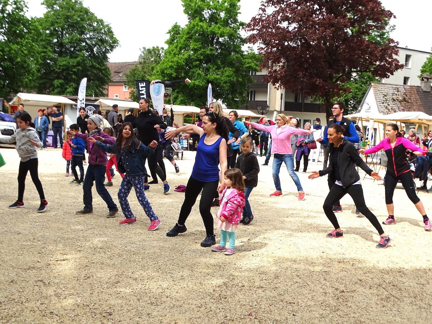 Auf dem Schlossplatz kann man bewegt in den Tag starten. Auf dem Schlossplatz kann man bewegt in den Tag starten.