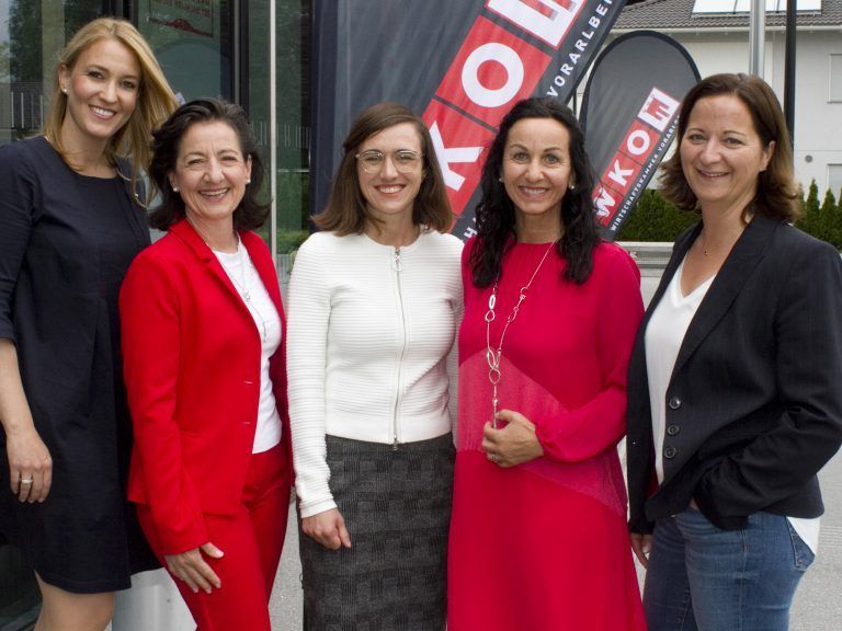 Gastgeber mit Referentinnen: Evelyn Dorn (l.), Ingrid Amon, Raffaela Rein, Karin Thurnher-Furtner und Stefanie Voss.