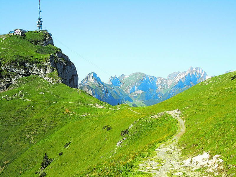 Am Ziel angekommen öffnet sich ein unbeschreiblicher Rund- und Ausblick. Am Ziel angekommen öffnet sich ein unbeschreiblicher Rund- und Ausblick.