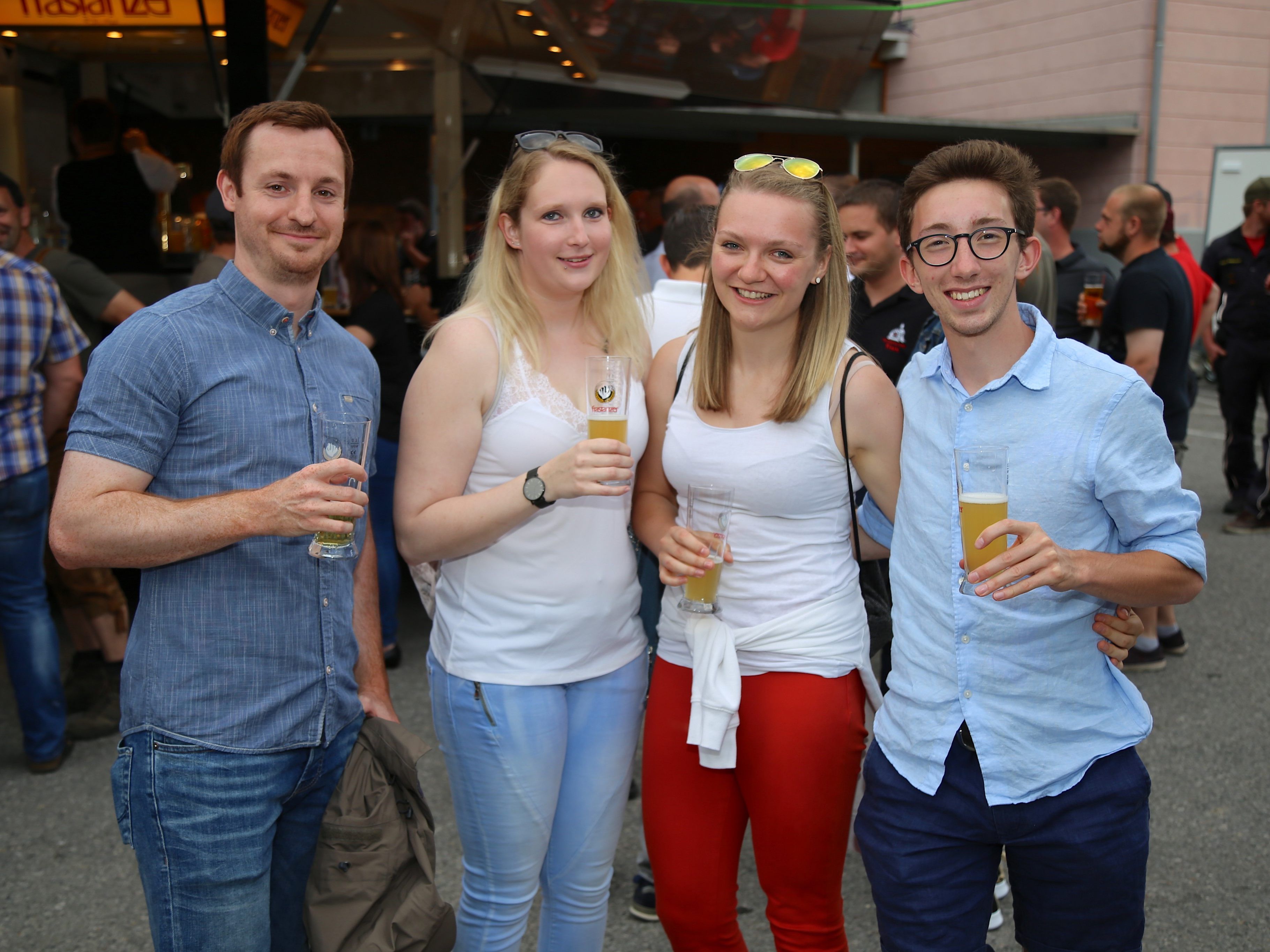 Felix, Nadja, Lilli und Lucas genossen das Straßenfest.