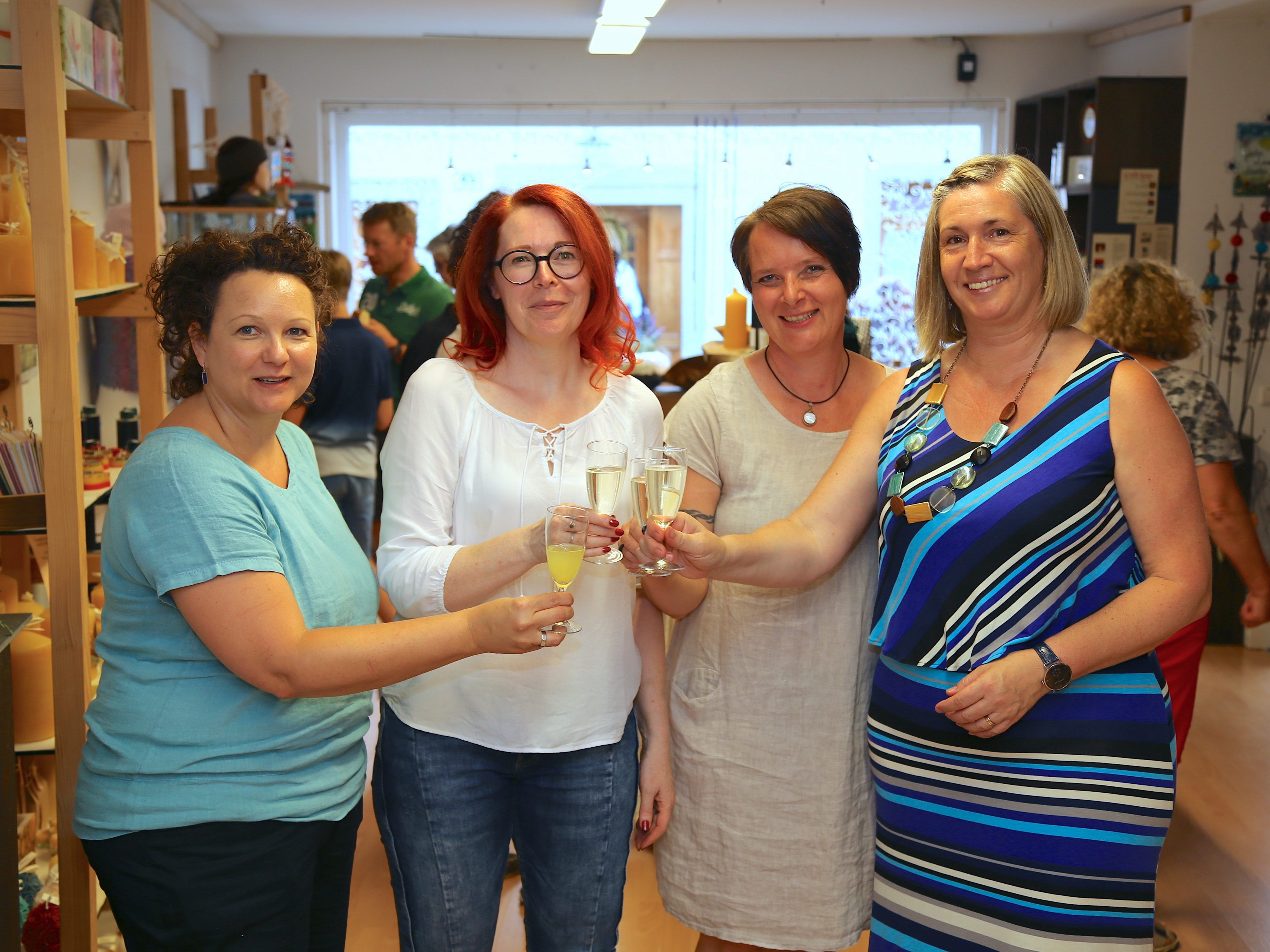 Andrea, Karin, Brigitte und Dunja feierten ihr Jubiläum. Andrea, Karin, Brigitte und Dunja feierten ihr Jubiläum.