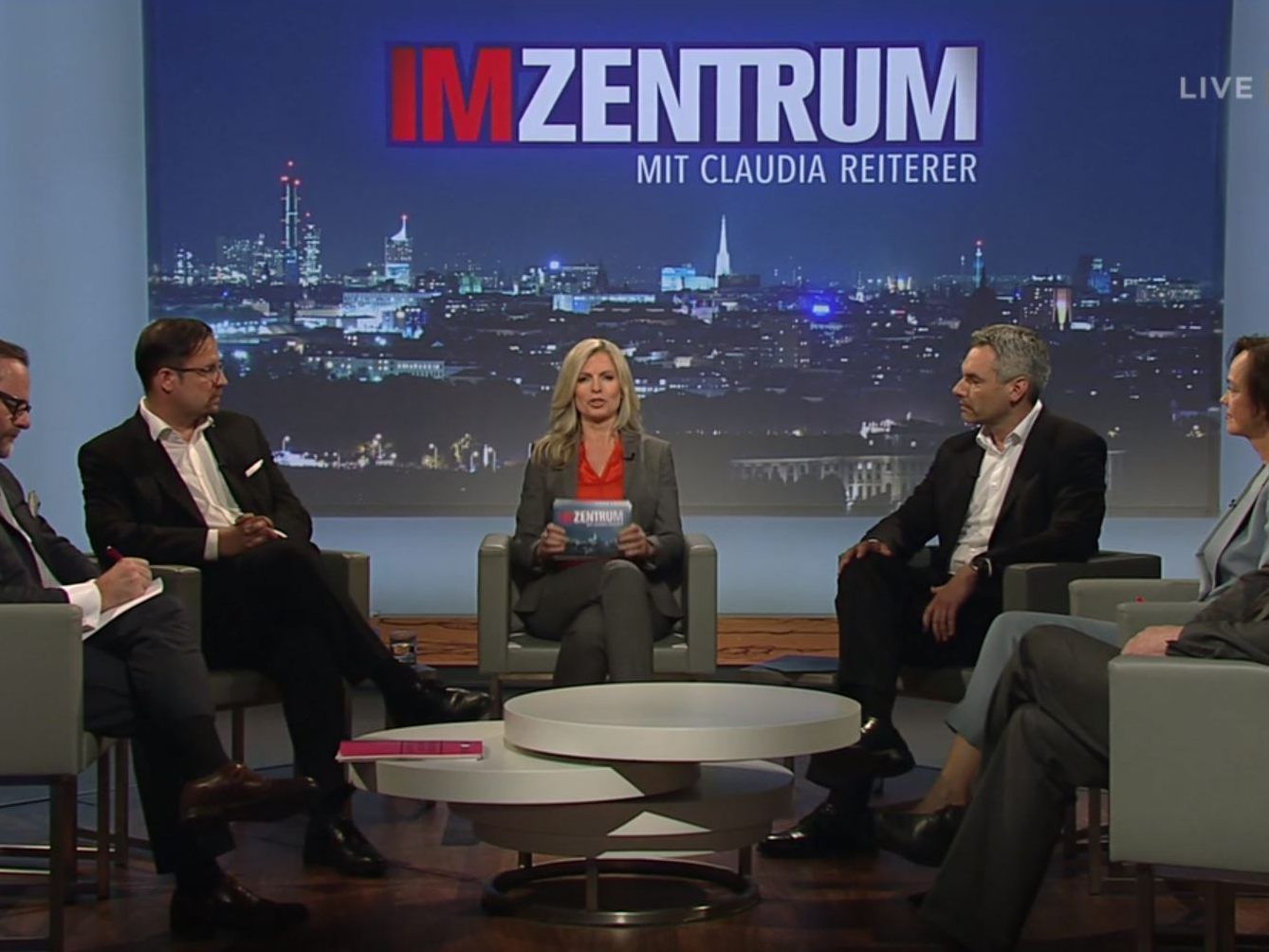 "Im Zentrum" mit Claudia Reiterer" zum Thema: Misstrauen, Rache und Intrigen - Wie heftig wird der Wahlkampf? "Im Zentrum" mit Claudia Reiterer" zum Thema: Misstrauen, Rache und Intrigen - Wie heftig wird der Wahlkampf?