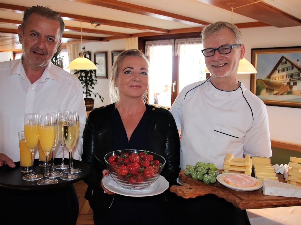 Stefan Tiefenbacher, Sängerin Waltraud Köttler und Küchenchef Michael Fiebiger.