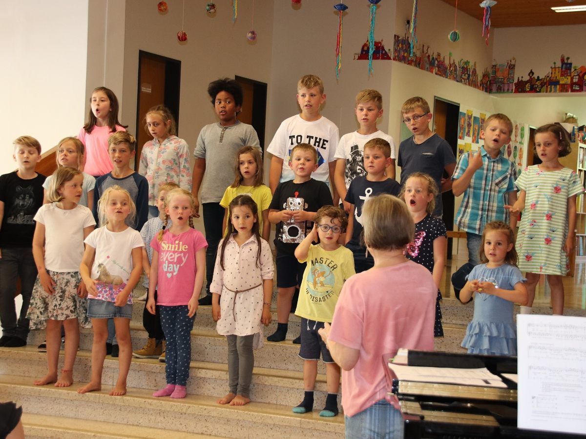 Die Kinder des Bildsteiner Kinderchores luden zum Konzert. Die Kinder des Bildsteiner Kinderchores luden zum Konzert.