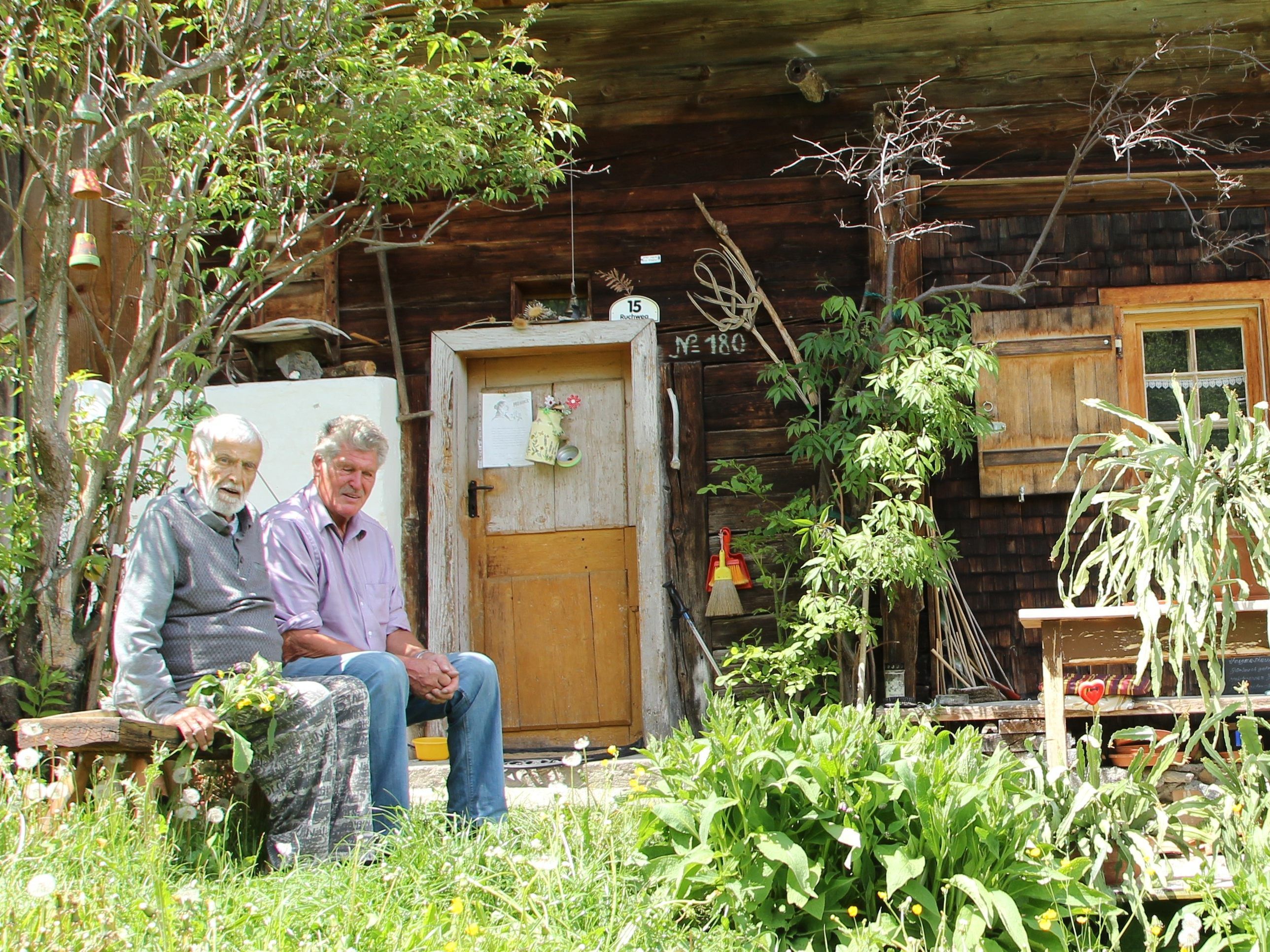 Horst Schwaiger bekommt oft Besuch von Franz Bahl. Horst Schwaiger bekommt oft Besuch von Franz Bahl.