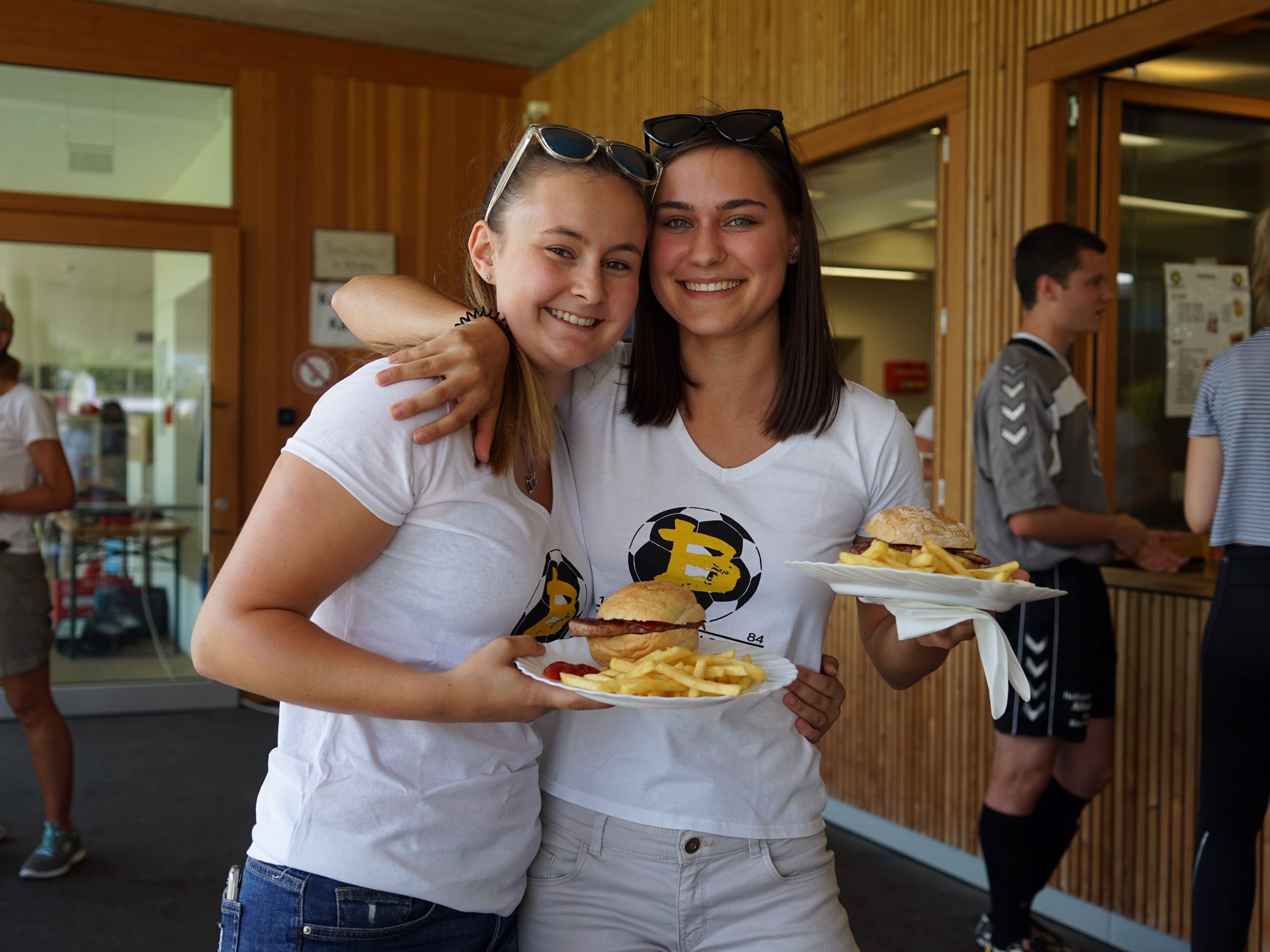 Fußball, Party und beste Verpflegung stehen an 3 Tagen im Mittelpunkt! Fußball, Party und beste Verpflegung stehen an 3 Tagen im Mittelpunkt!