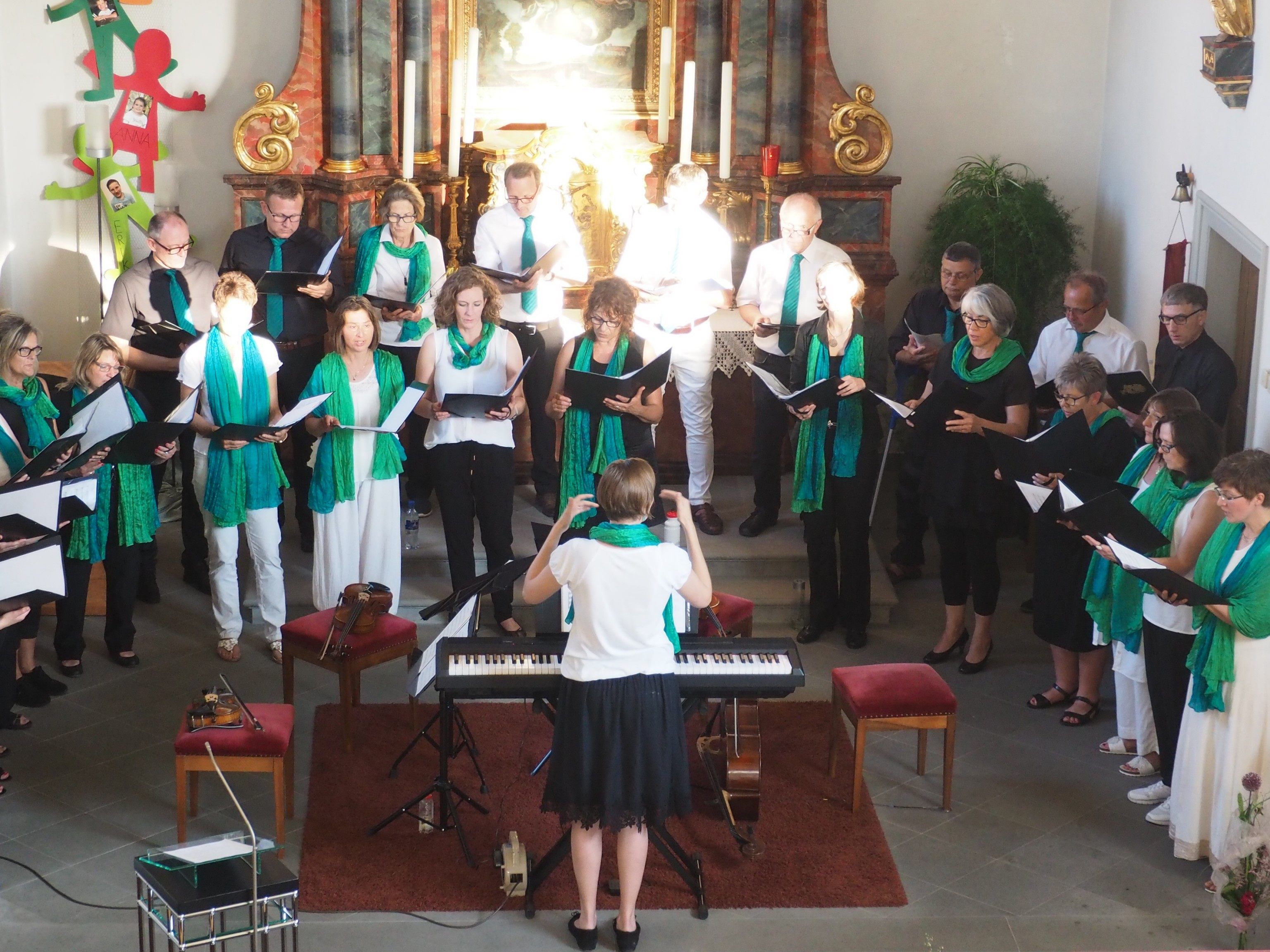SingKlang Amerlügen versprühte Frühlingsgefühle in der Kapelle Maria Ebene. SingKlang Amerlügen versprühte Frühlingsgefühle in der Kapelle Maria Ebene.