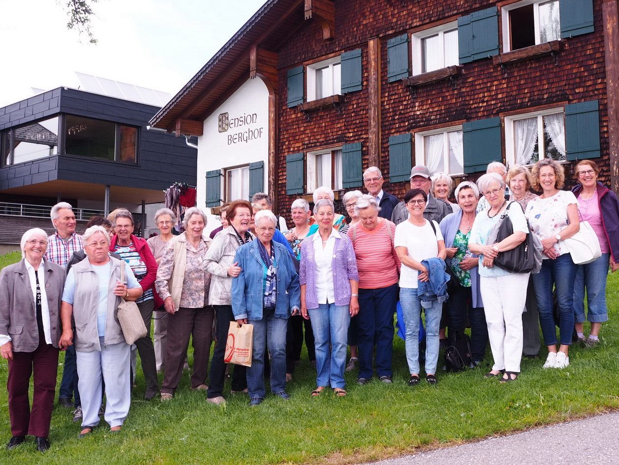 Ludescher Seniorenbund Singrunde auf dem Ludescherberg Ludescher Seniorenbund Singrunde auf dem Ludescherberg