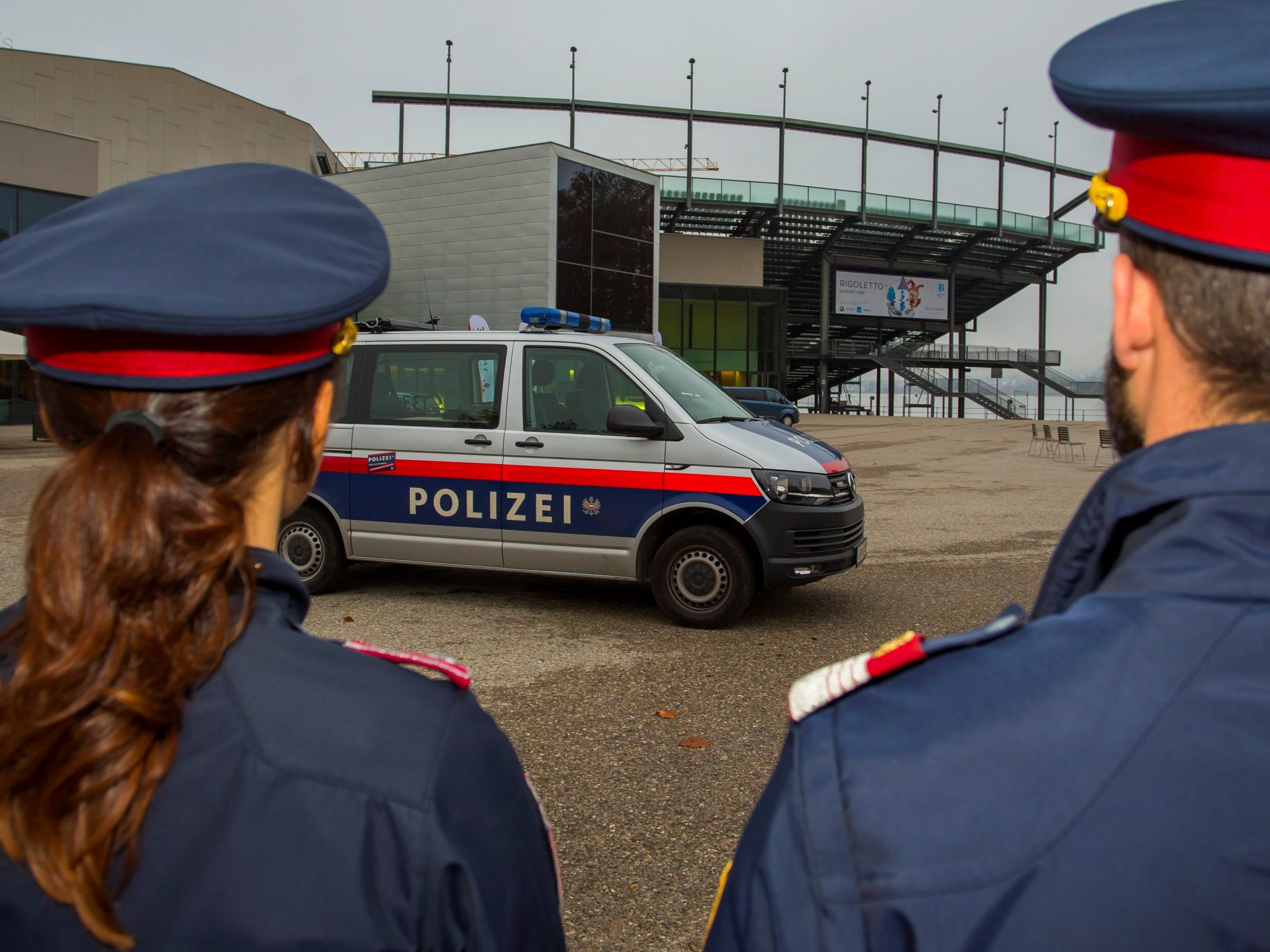 Die Polizei konnte den Unfall-Lenker rasch ausfindig machen (Symbolbild).
