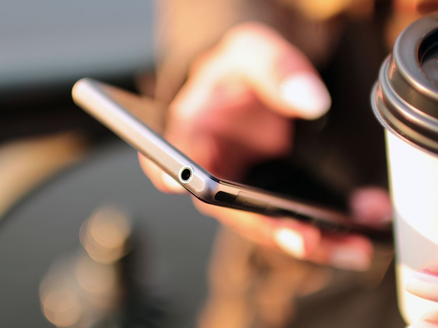 So schützen Sie Ihr Smartphone vor der Hitze.