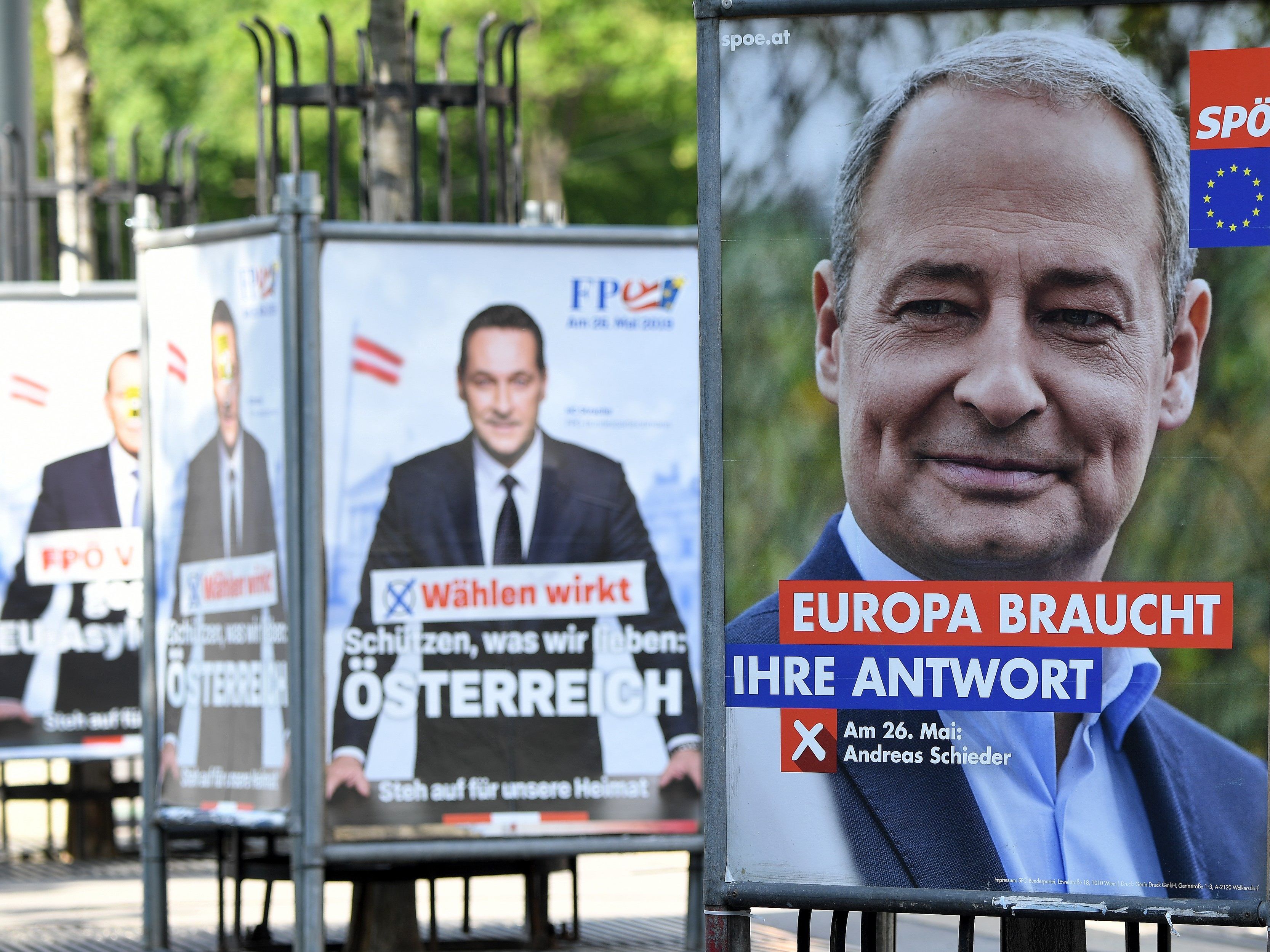 Plakate zur EU-Wahl in Wien im Mai 2019.