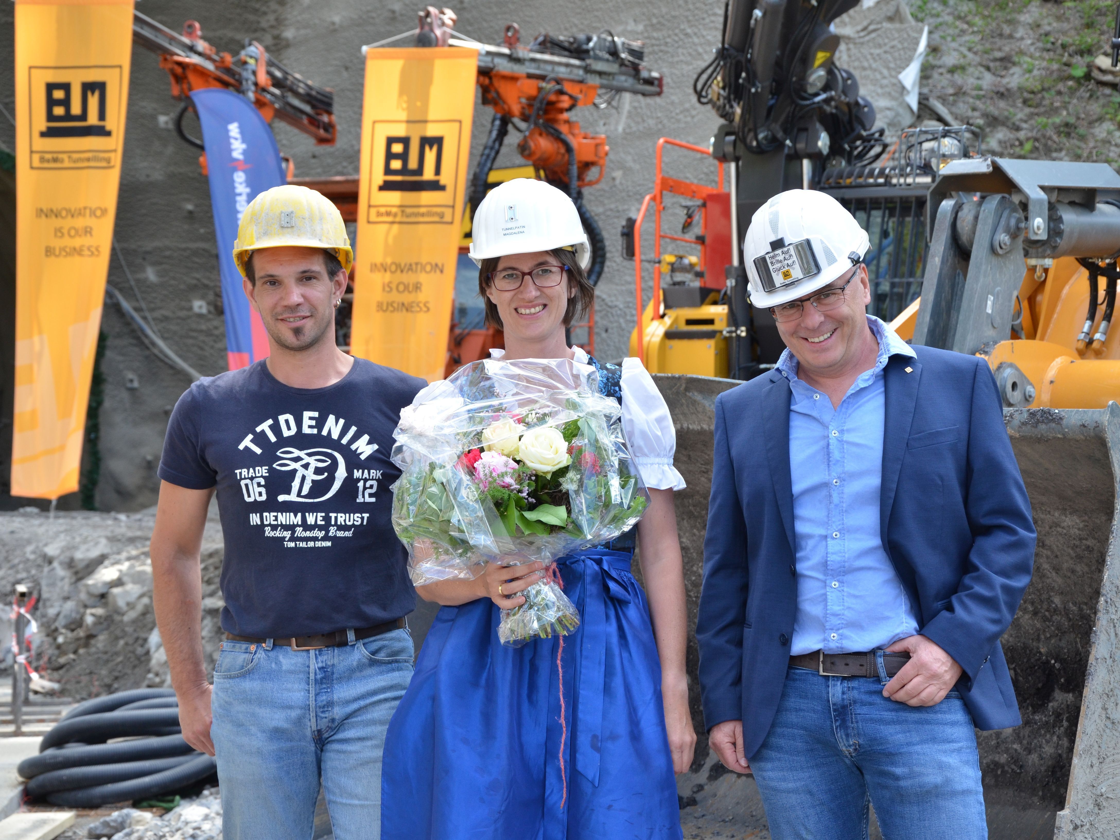 Sprengmeister Thomas Gasser, Tunnelpatin Magdalena Simma und Bauleiter Richard Griesebner