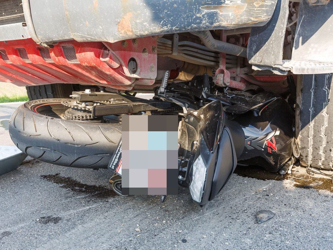 Der Motorradfahrer wurde verletzt und musste ins Krankenhaus gebracht werden.