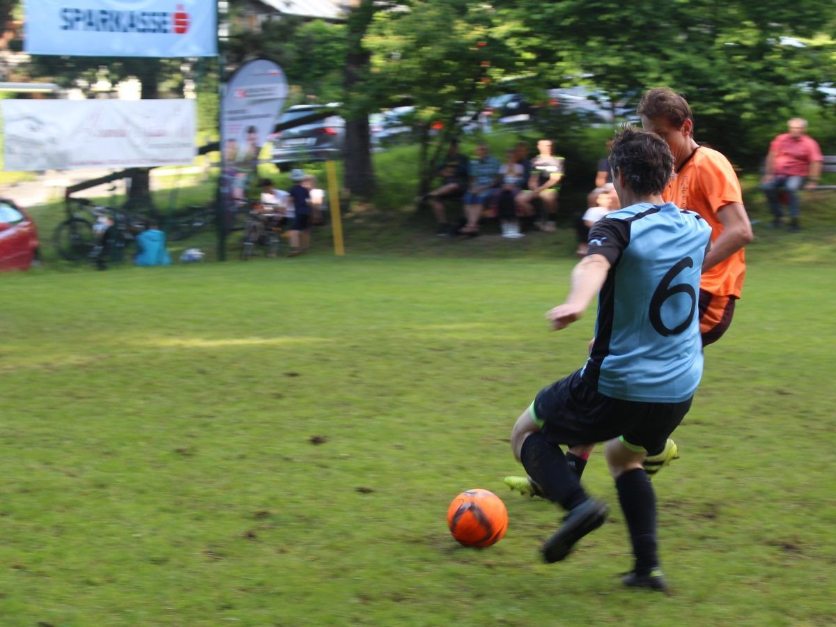 Spannende Spiele gab es beim Fußballturnier des Plätzleclubs zu verfolgen. Spannende Spiele gab es beim Fußballturnier des Plätzleclubs zu verfolgen.