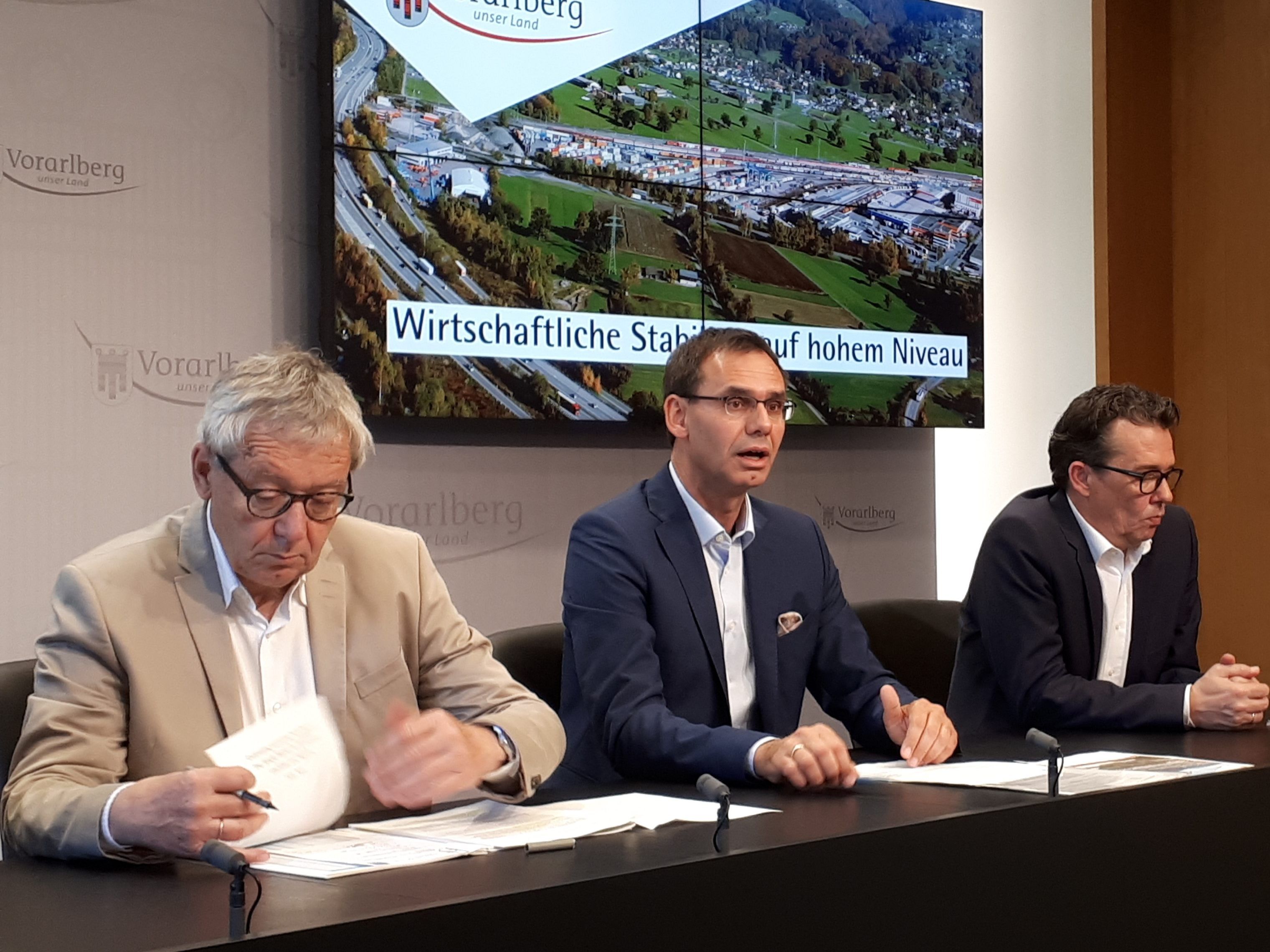 Landeshauptmann Markus Wallner (ÖVP) präsentierte "Vorarlberger Wirtschaftsbericht 2018/19" Landeshauptmann Markus Wallner (ÖVP) präsentierte "Vorarlberger Wirtschaftsbericht 2018/19"