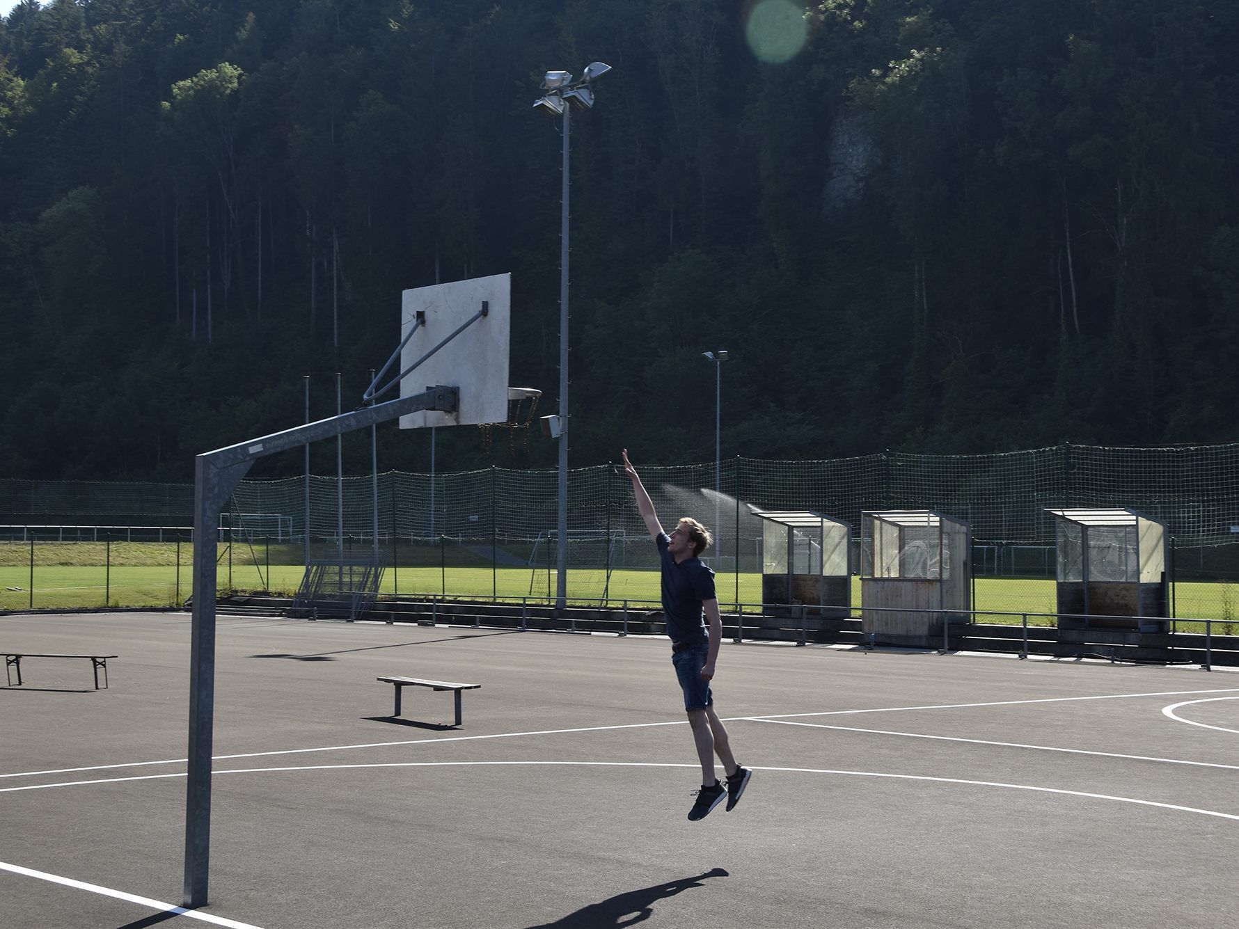 Mit dem neuen Feinbelag ist wieder ein ungehindertes und perfektes Skaten, Gleiten und Ballspielen möglich. Mit dem neuen Feinbelag ist wieder ein ungehindertes und perfektes Skaten, Gleiten und Ballspielen möglich.