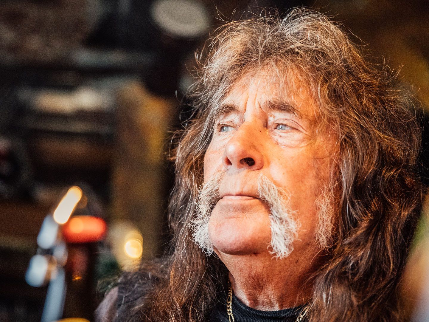Walter Batruel, die menschgewordene „Blues Machine“, gewährt WANN & WO private Einblicke. Walter Batruel, die menschgewordene „Blues Machine“, gewährt WANN & WO private Einblicke.