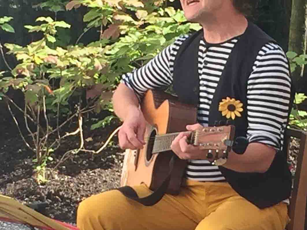 Das Konzert von Konrad Bönig ist für die ganze Familie gedacht. Das Konzert von Konrad Bönig ist für die ganze Familie gedacht.