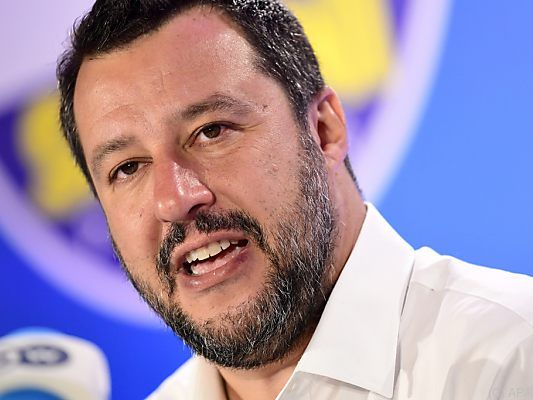 Salvini fordert exemplarische Strafen für NGOs Salvini fordert exemplarische Strafen für NGOs