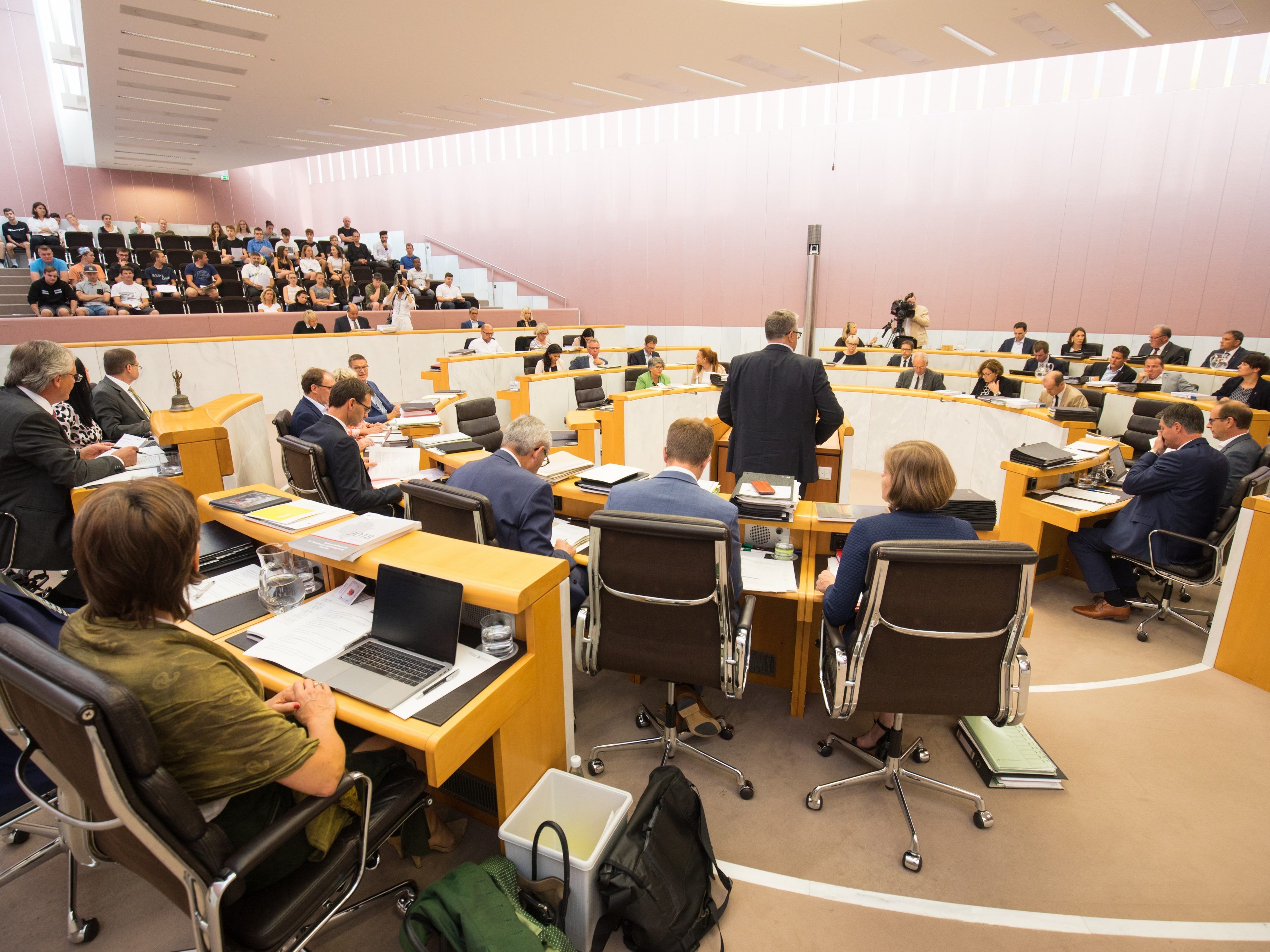 Der Landtag findet am Donnerstag das letzte Mal vor der Landtagswahl im Oktober zusammen.