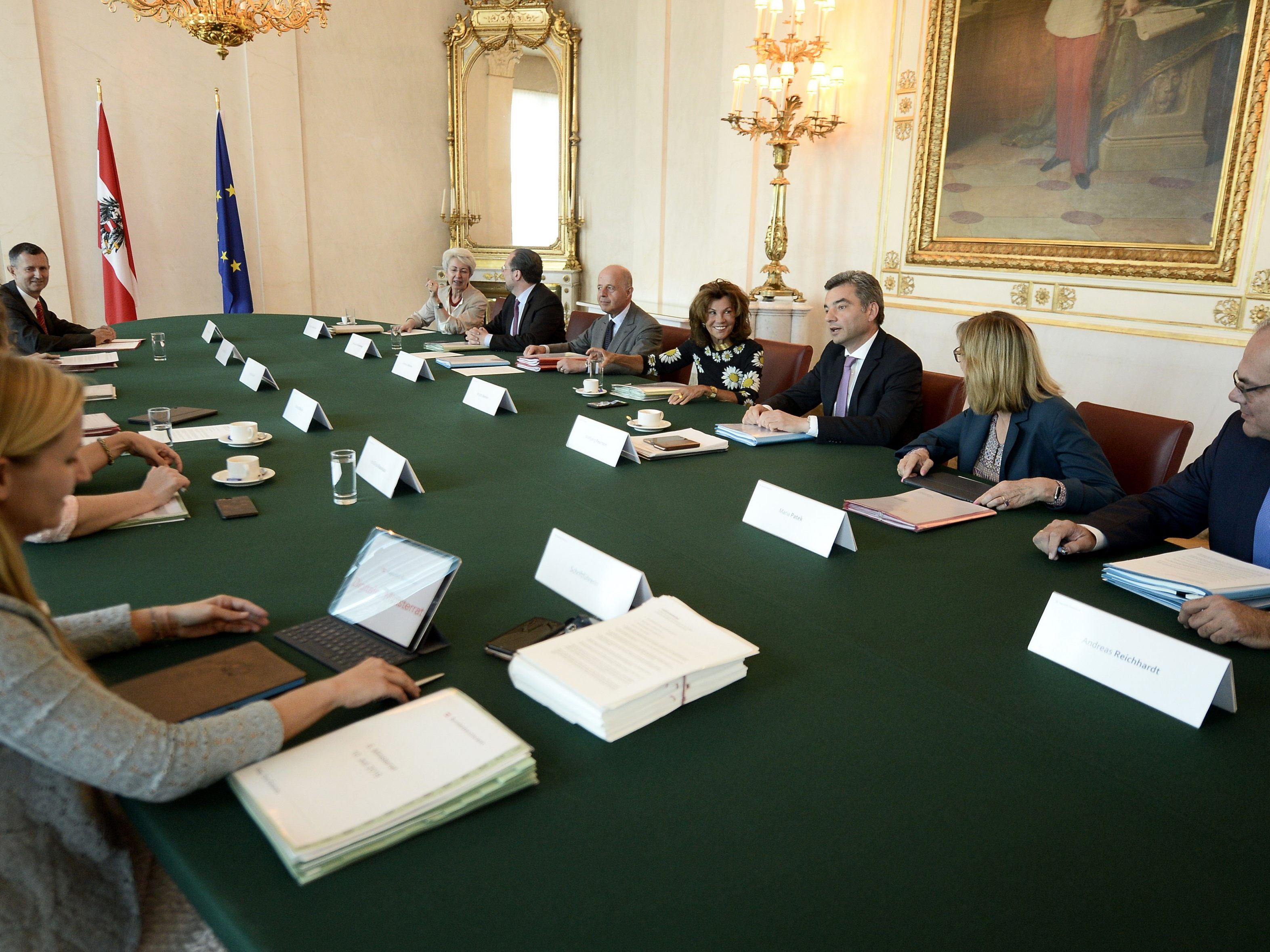Der Ministerrat verabschiedet sich in die Sommerpause. Der Ministerrat verabschiedet sich in die Sommerpause.