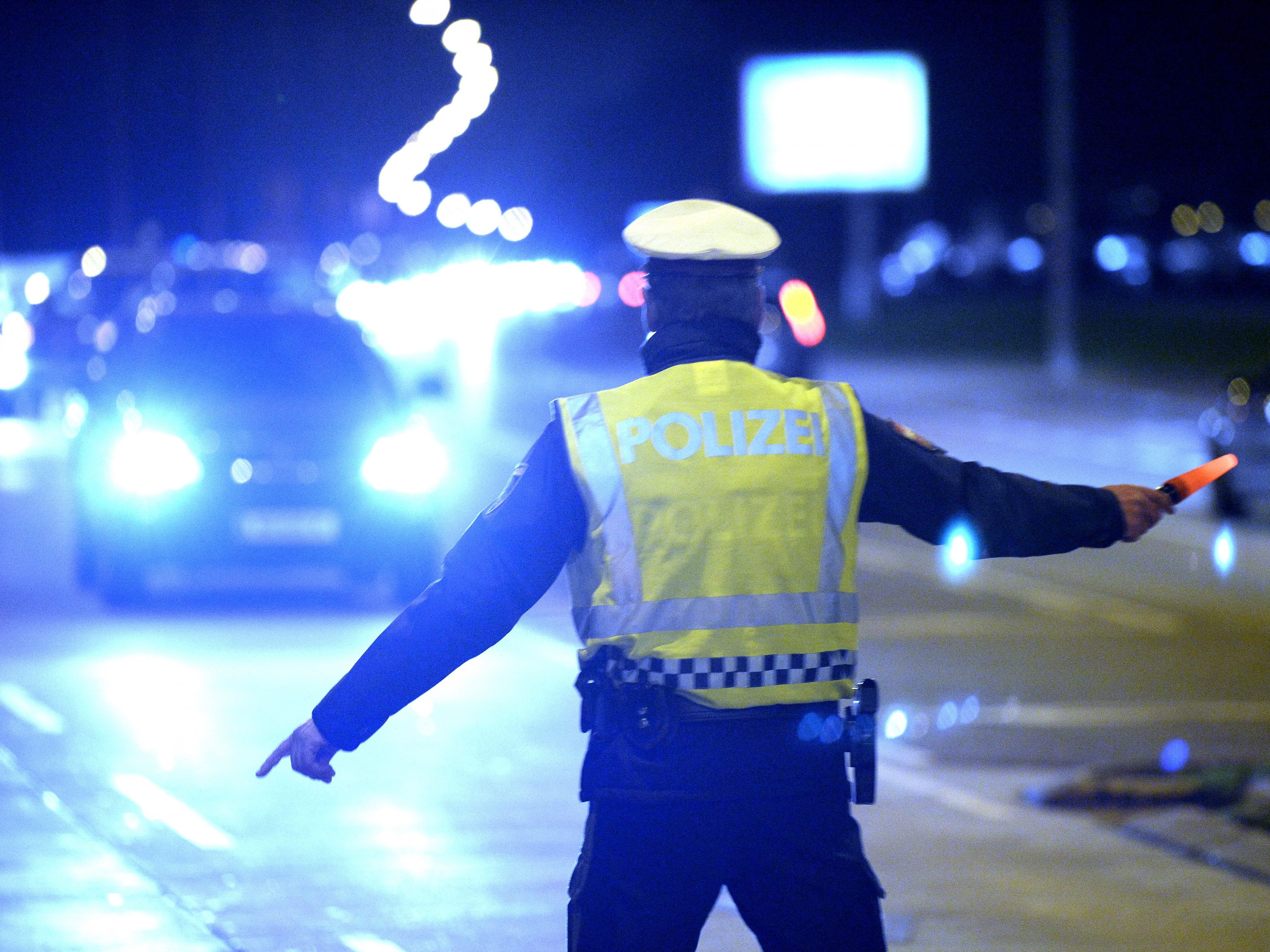 Bei einer Verkehrskontrolle wurde der Klein-Lkw gestoppt.