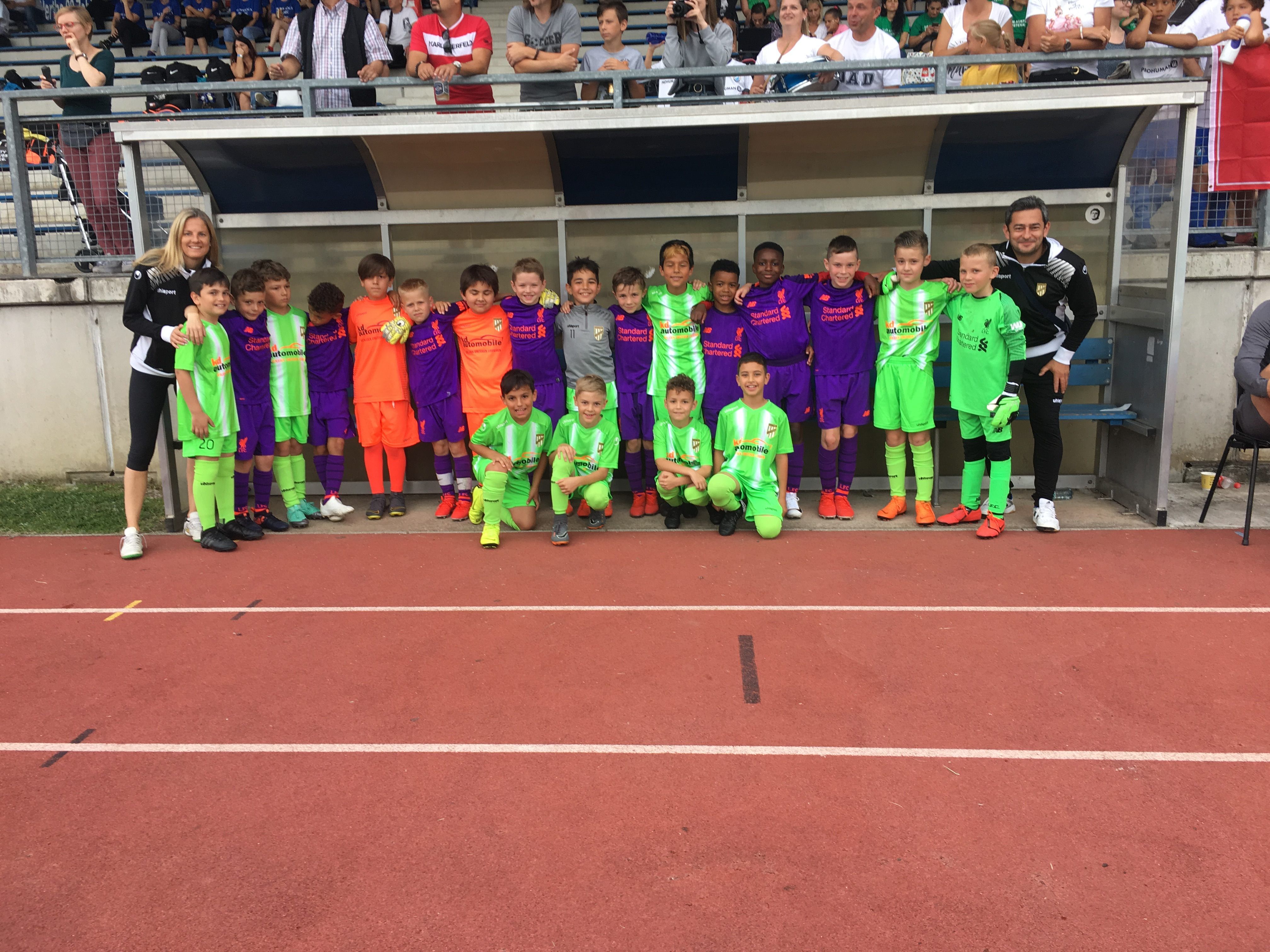 Ein Highlight war das Gruppenfoto mit den Jungs vom FC Liverpool Ein Highlight war das Gruppenfoto mit den Jungs vom FC Liverpool
