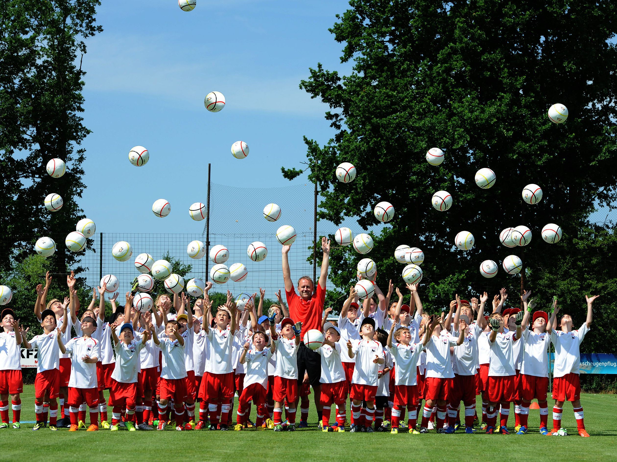 Kicken und Spaß haben beim Fußballcamp Kicken und Spaß haben beim Fußballcamp