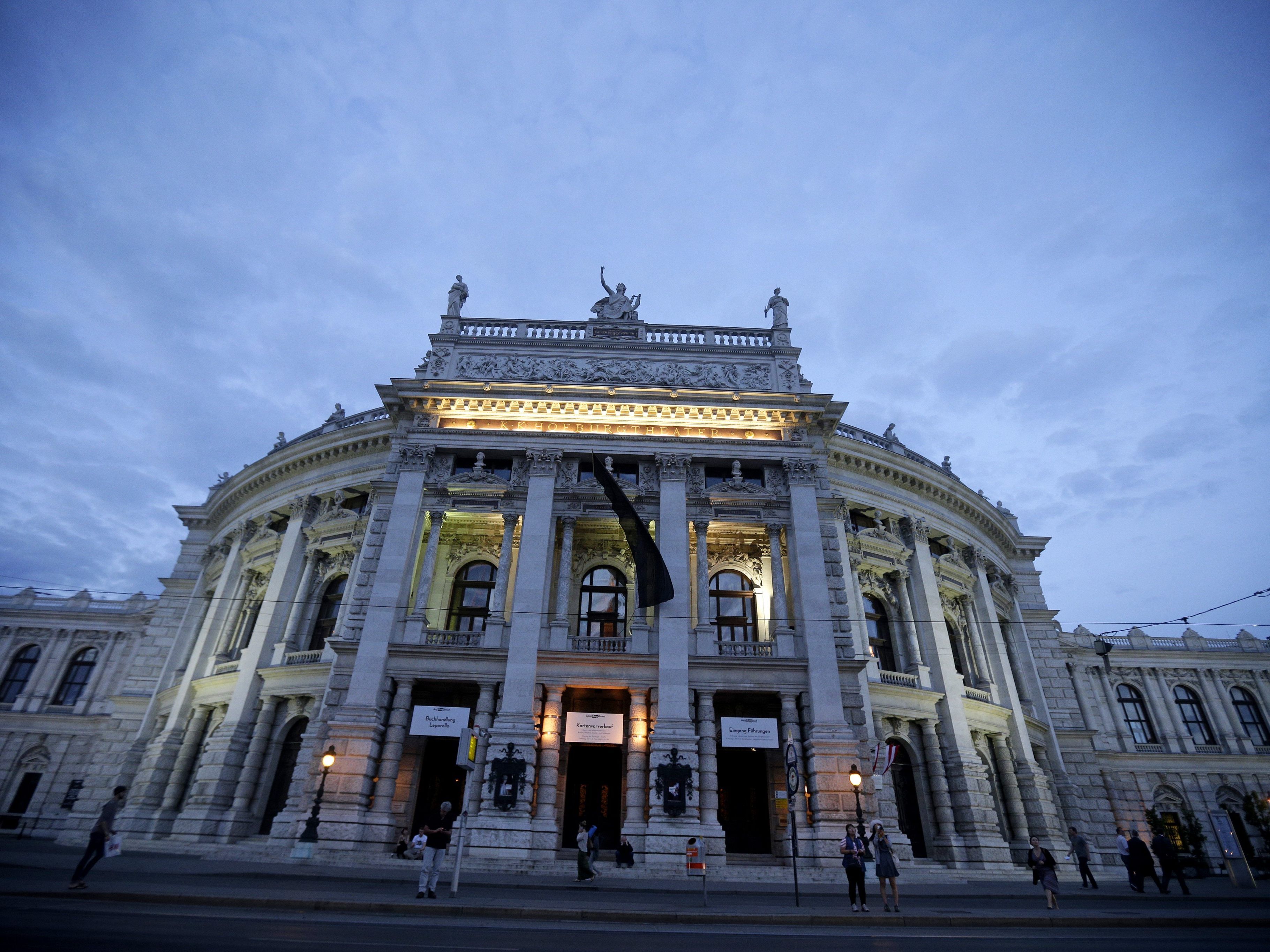 Mit "Masurca Fogo" kam ein Klassiker ans Wiener Burgtheater. Mit "Masurca Fogo" kam ein Klassiker ans Wiener Burgtheater.