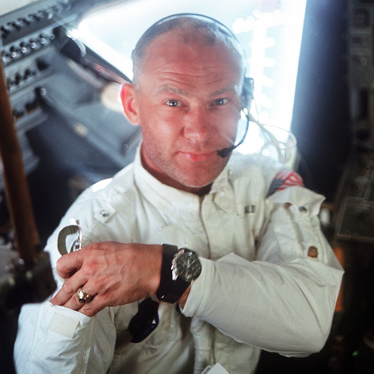 Buzz Aldrin betrat den Mond 19 Minuten nach Armstrong. Buzz Aldrin betrat den Mond 19 Minuten nach Armstrong.