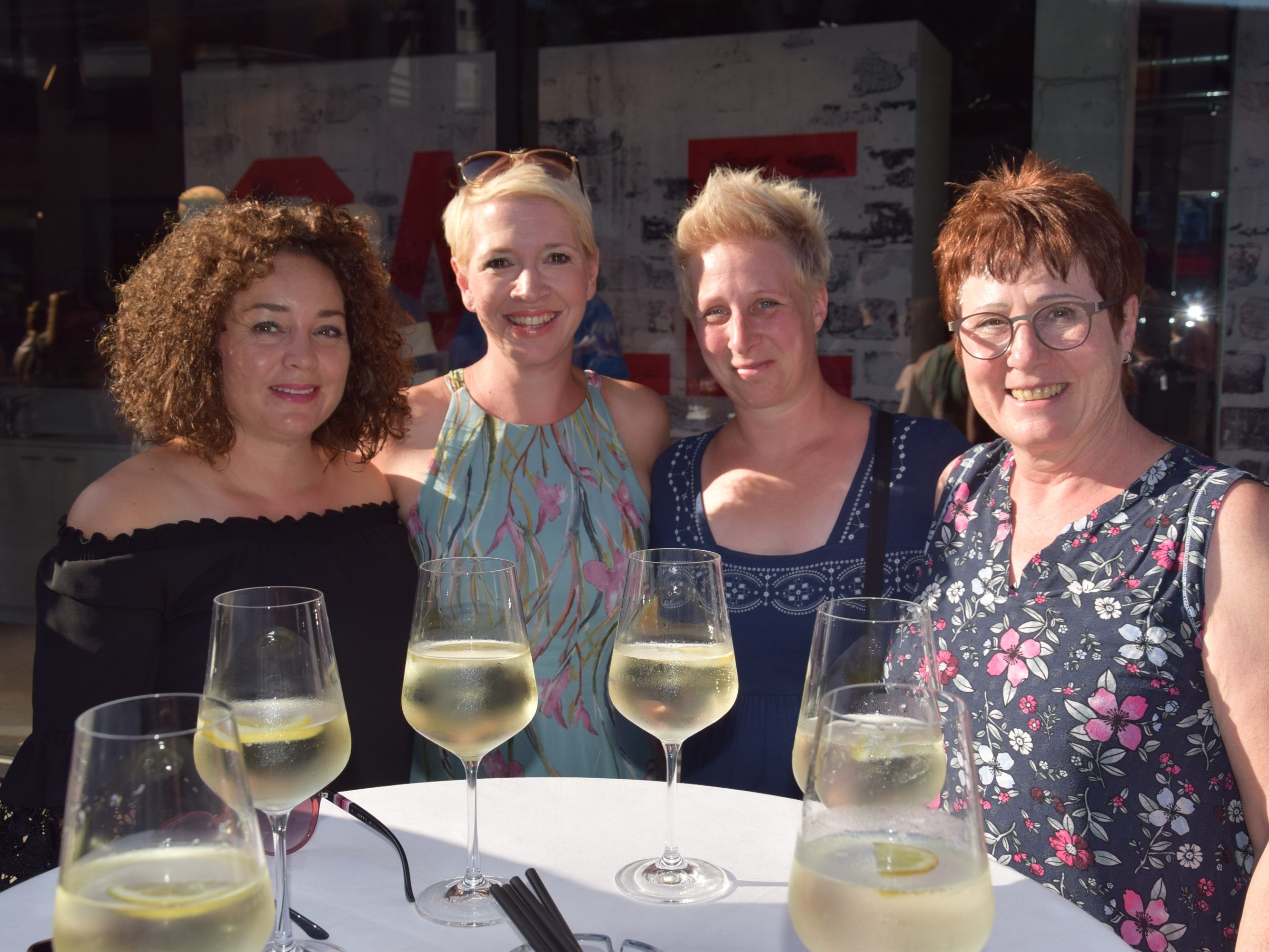 Auch Dagi, Petra, Sonja und Annelies erlebten das sommerliche   Open Air Konzert am Garnmarkt