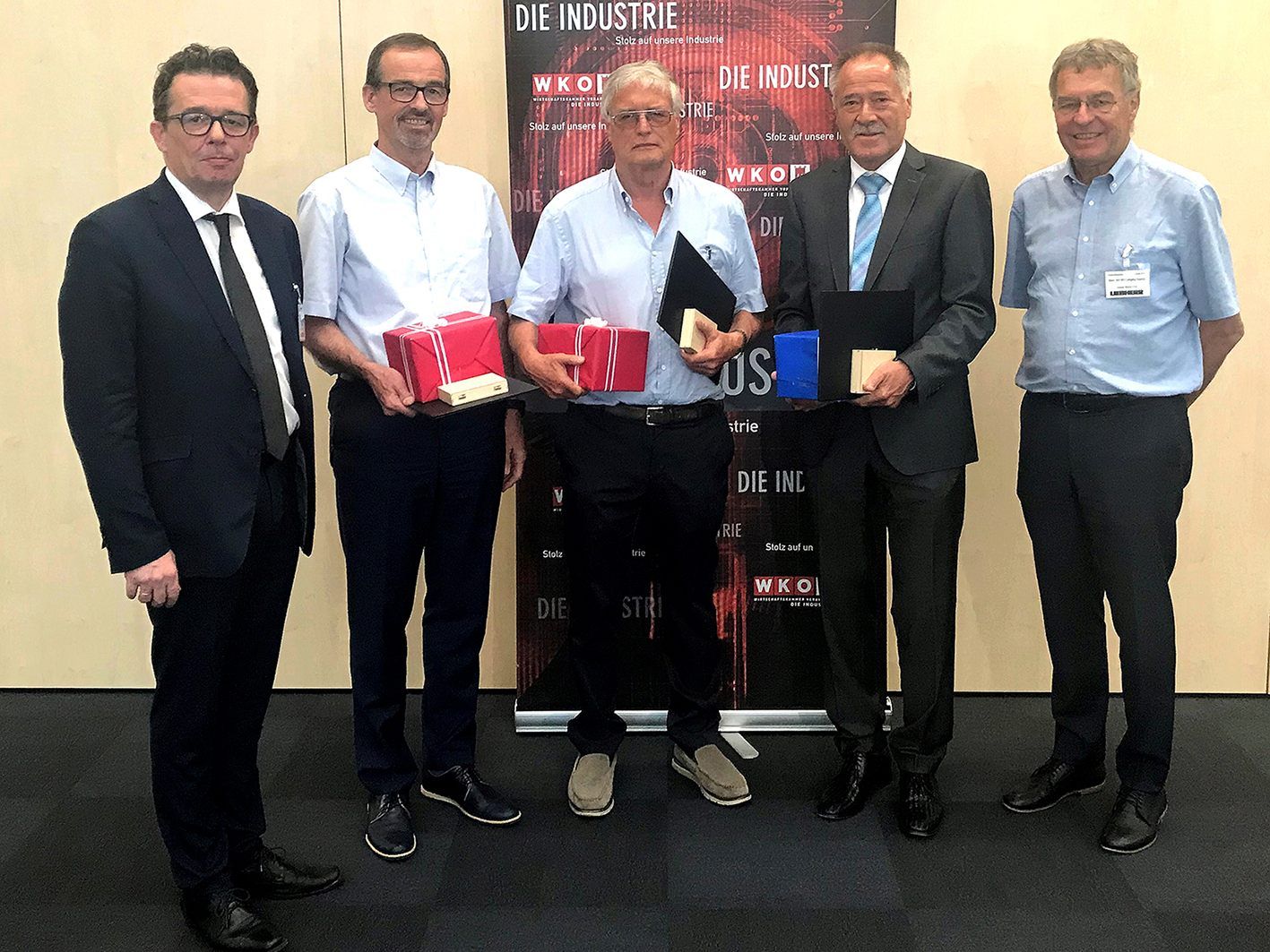 WKV-Präsident Hans Peter Metzler, KommR Christoph Hinteregger, Herbert Blum, KommR Manfred Brandl und Industrie-Spartenobmann Georg Comploj WKV-Präsident Hans Peter Metzler, KommR Christoph Hinteregger, Herbert Blum, KommR Manfred Brandl und Industrie-Spartenobmann Georg Comploj