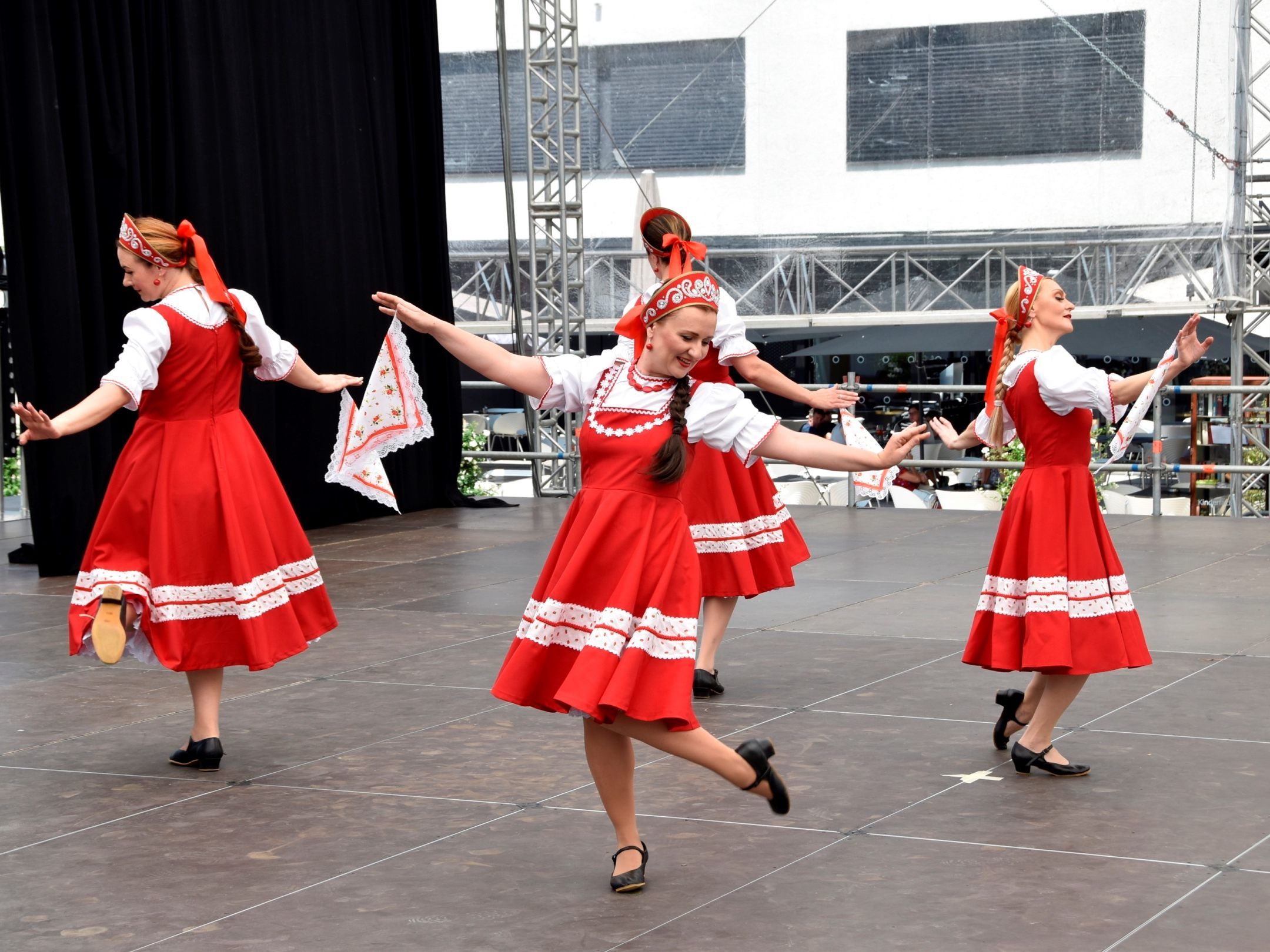 Verschiedene Kulturgruppen präsentierten ihre Landestänze Verschiedene Kulturgruppen präsentierten ihre Landestänze