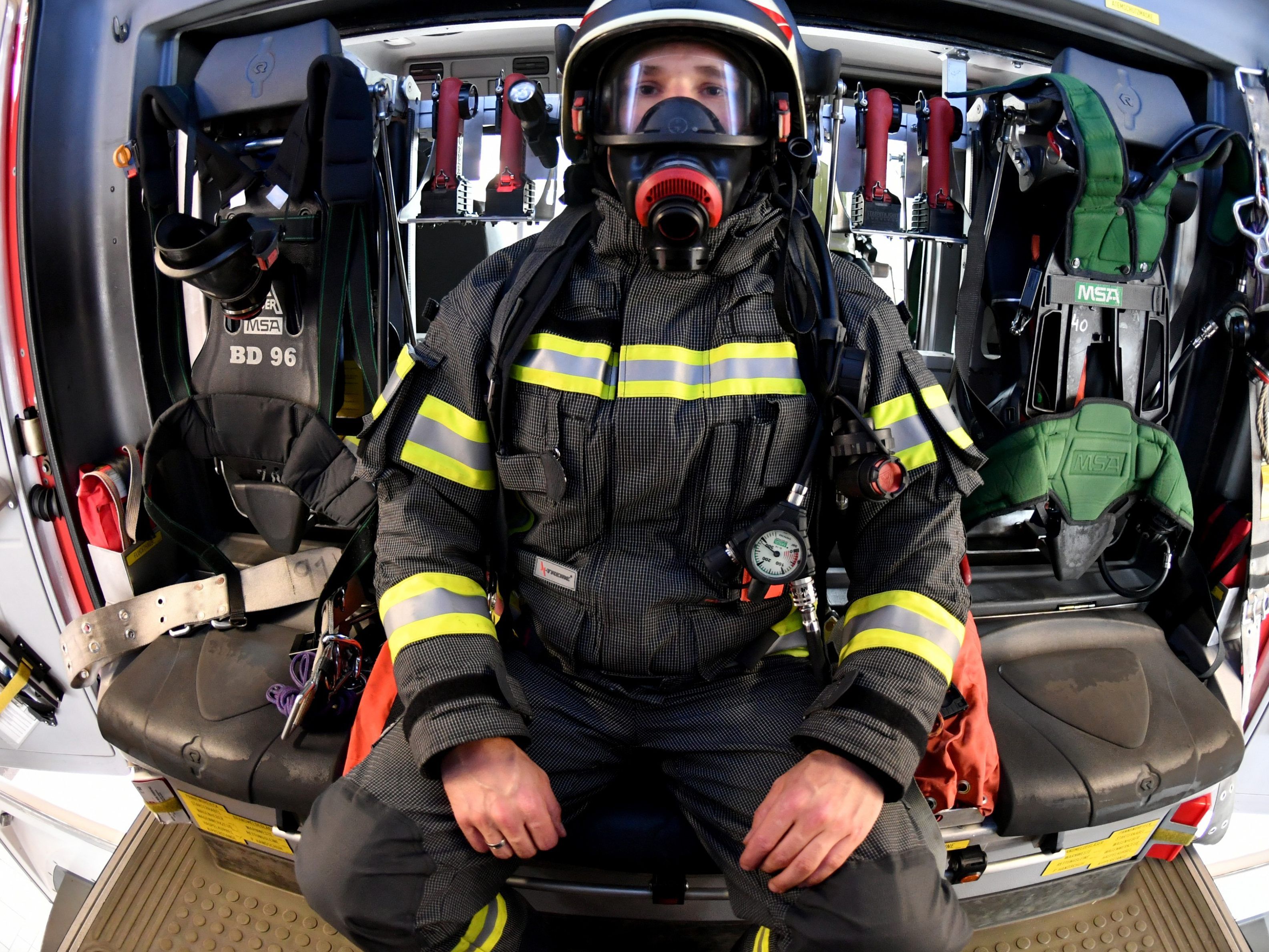 Neun Fahrzeuge und 57 Mann der Feuerwehren Nenzing und Bludesch waren im Einsatz.