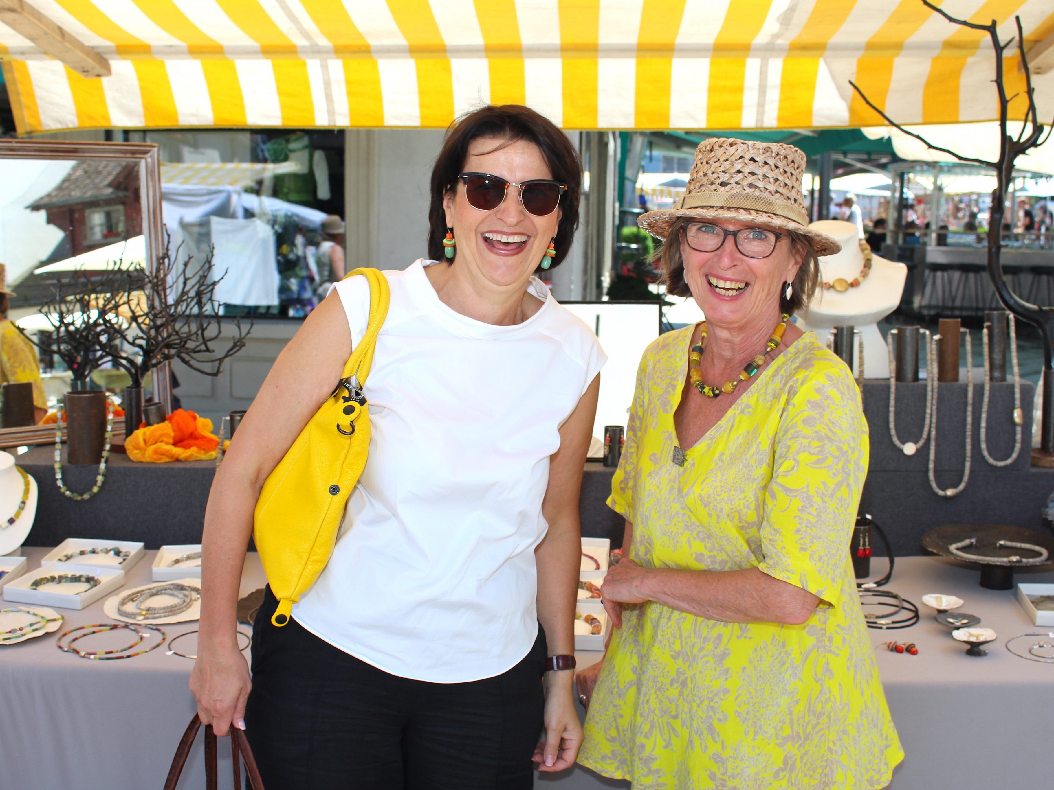 Claudia Peyer und Ingrid Loos strahlten mit der Sonne um die Wette.