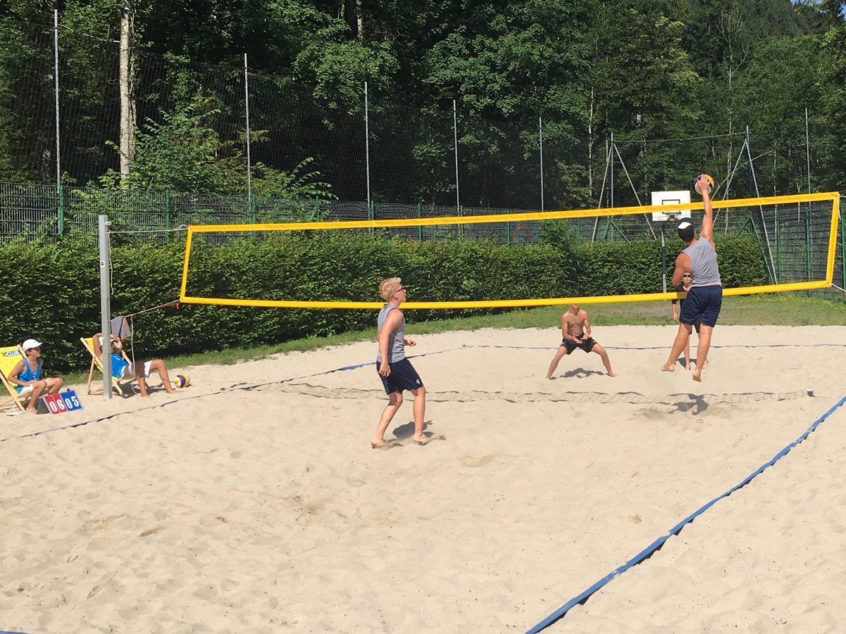 16 Nachwuchsteams aus Vorarlberg und Tirol matchten sich im Waldbad Enz.