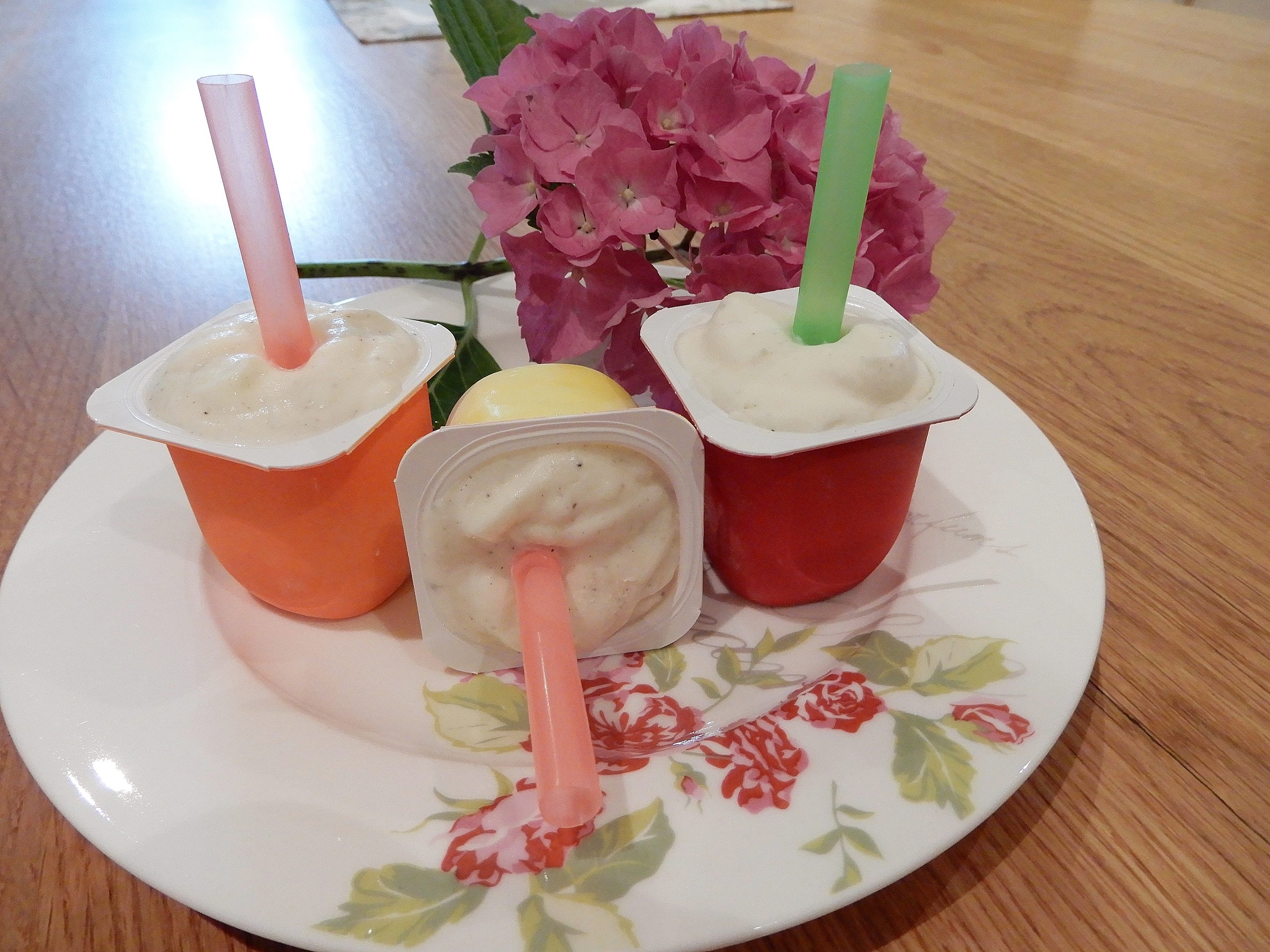Die Eis am Stiel mit Honig schmecken lecker und sind sehr schnell fabriziert. Die Eis am Stiel mit Honig schmecken lecker und sind sehr schnell fabriziert.