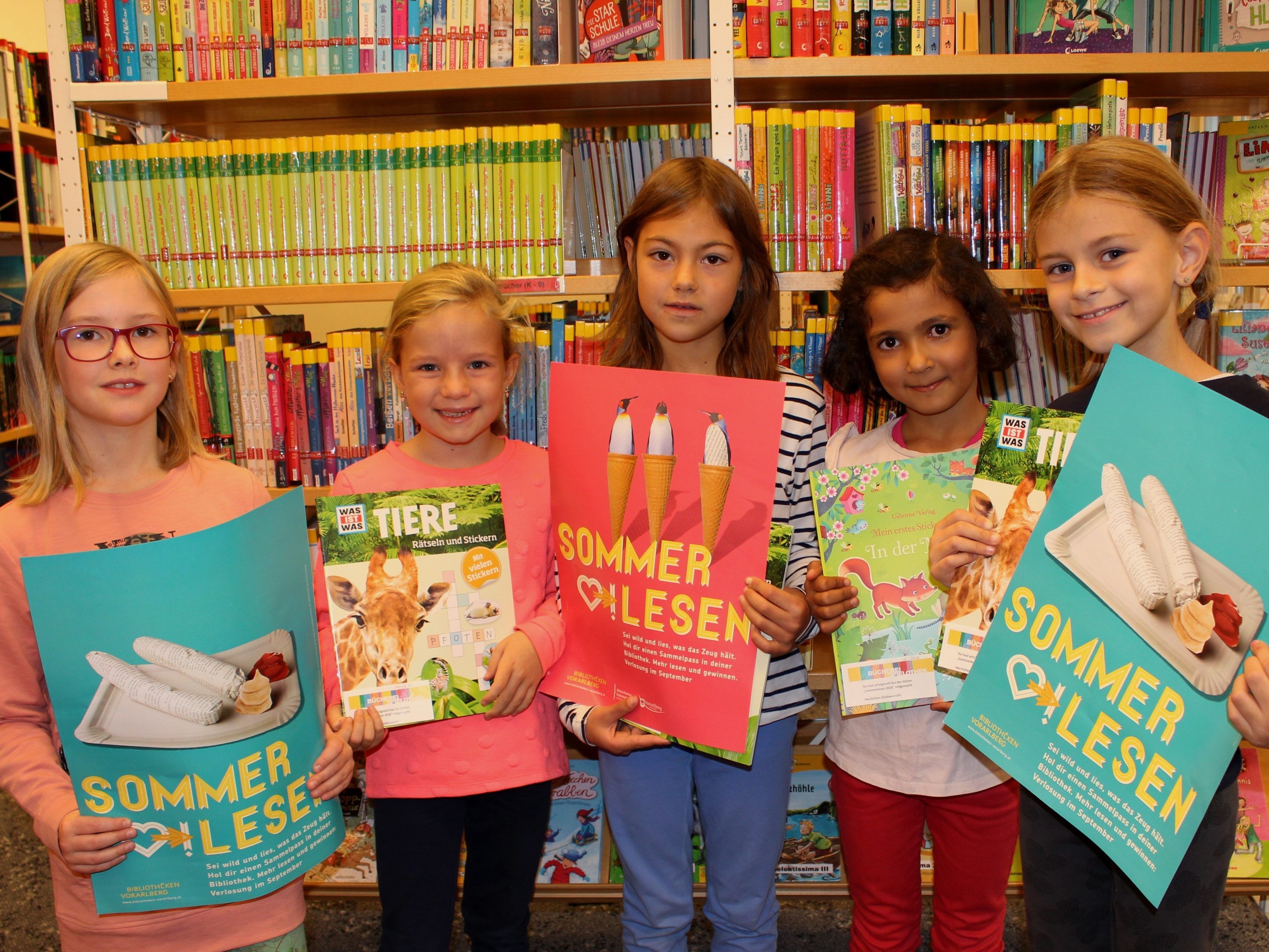 Bei der Aktion „Sommerlesen“ kann man mit dem „Sommer-Lese-Pass“ der Bücherei-Spielothek im Lochauer Schulzentrum wieder tolle Preise gewinnen.