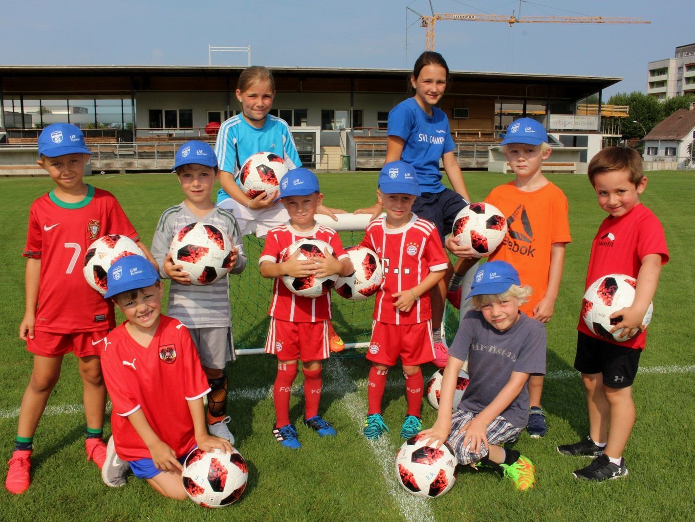 Buben und Mädchen von fünf bis 14 Jahren sind zum großen „Leiblachtaler Fußball-Nachwuchs-Camp“ des SV typico Lochau im Stadion Hoferfeld herzlich eingeladen.