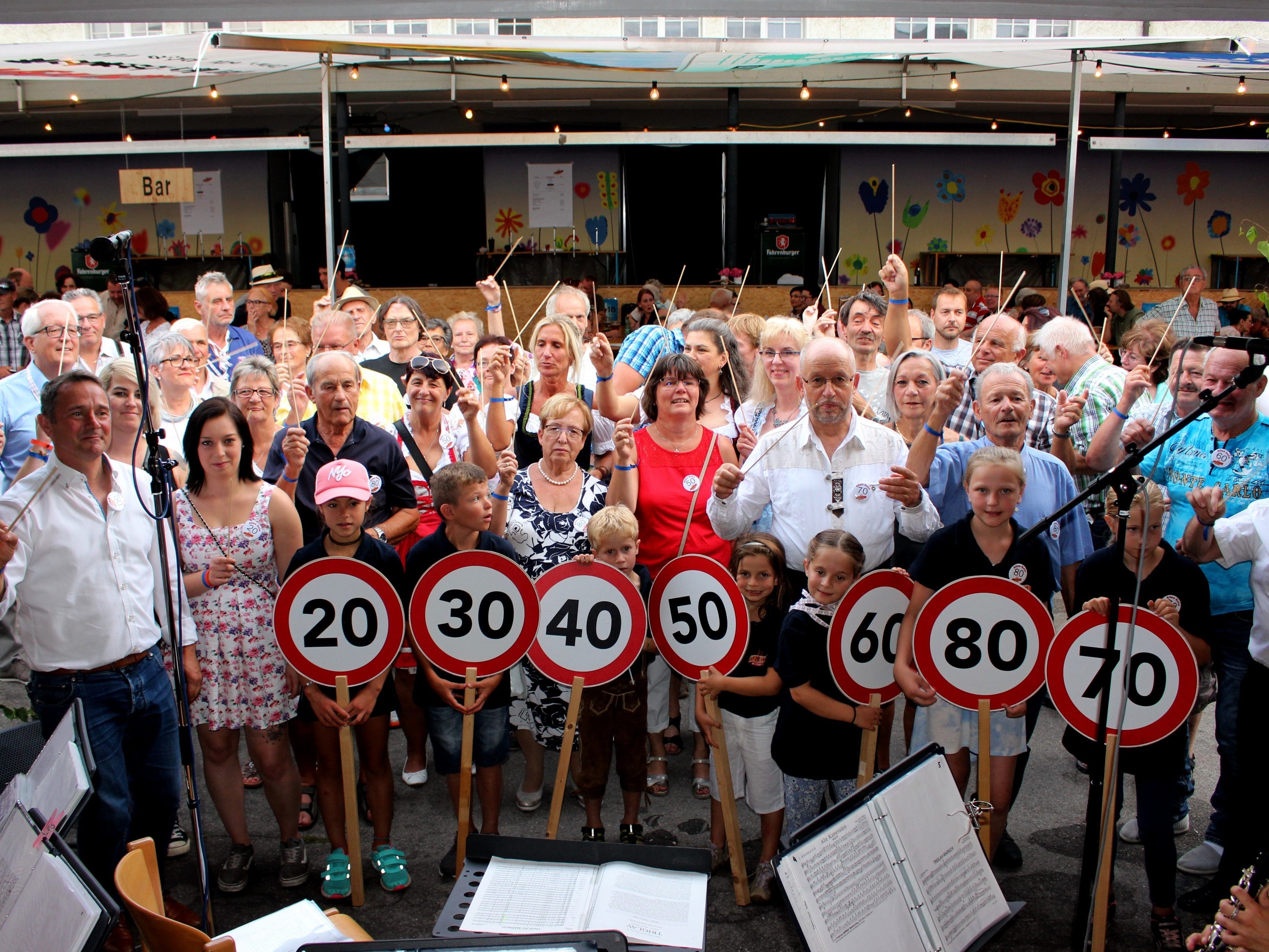 Beste Stimmung beim "Jubiläums-Jahrgänger-Treffen" auf dem Lochauer Dorffest Beste Stimmung beim "Jubiläums-Jahrgänger-Treffen" auf dem Lochauer Dorffest