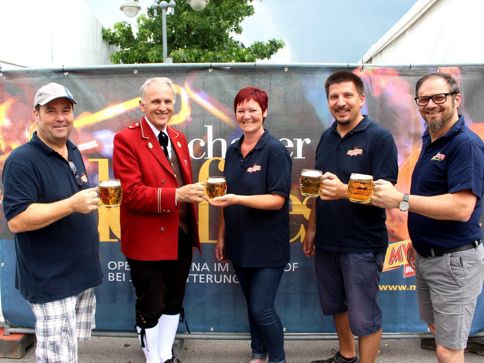 Die Lochauer Musikanten laden Jung und Alt zum traditionellen dreitägigen „Lochauer Dorffest“ in die überdachte Open-Air-Arena im Schulhof.