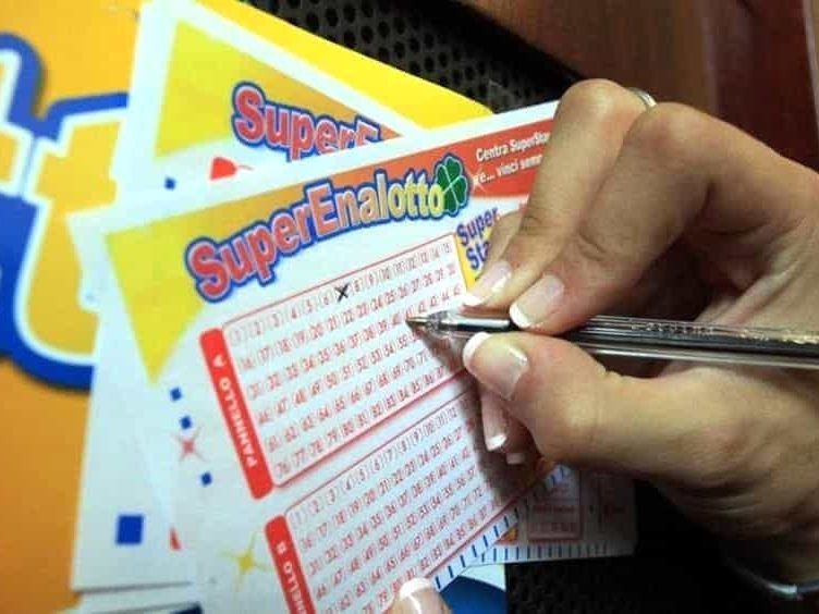 Sie könnten der nächste große SuperEnalotto-Gewinner sein Sie könnten der nächste große SuperEnalotto-Gewinner sein