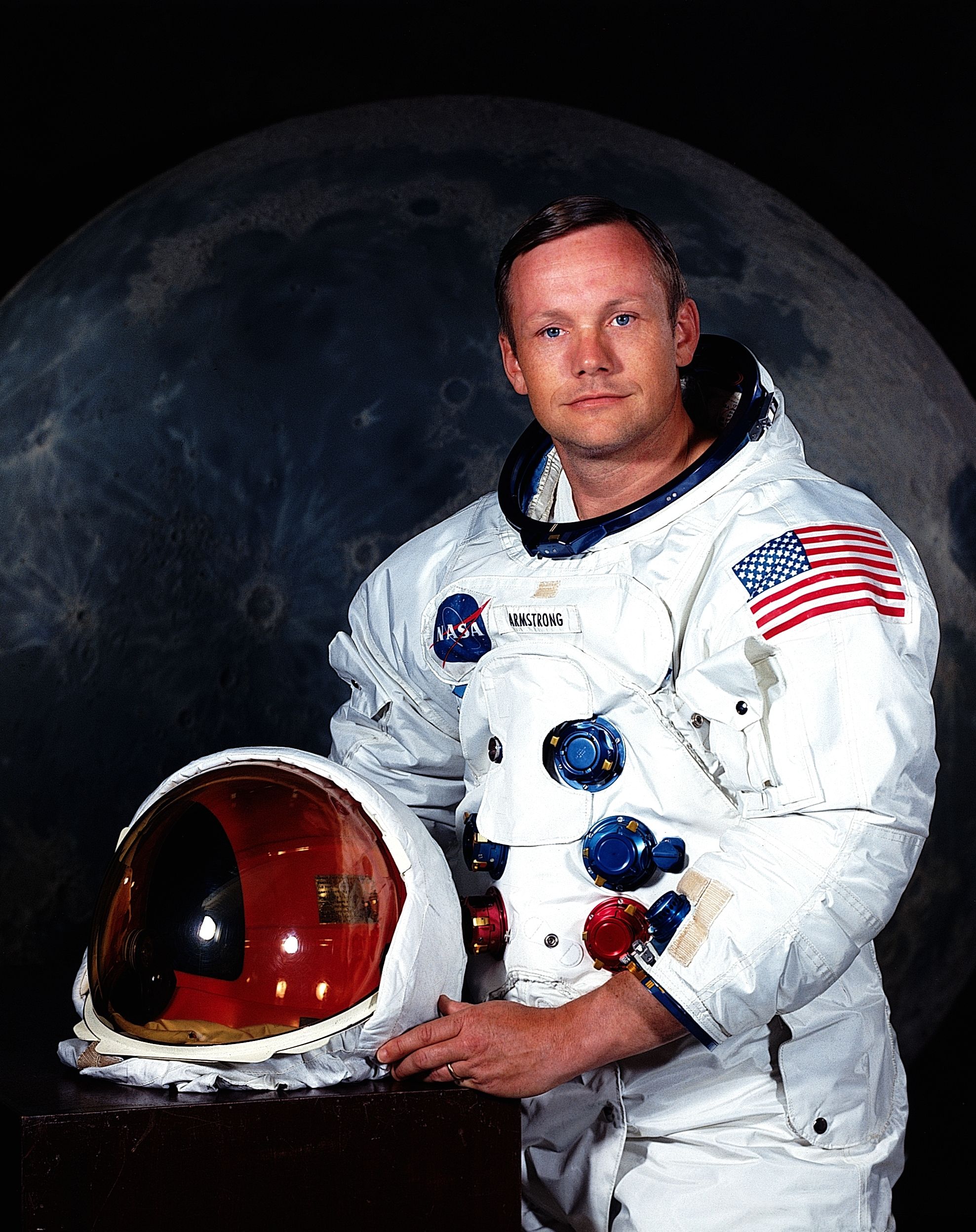 Neil Armstrong war der erste Mann auf dem Mond. Neil Armstrong war der erste Mann auf dem Mond.