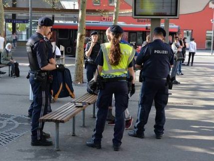 Am „Hotspot“ Bahnhof Dornbirn kommt es immer wieder zu Zwischenfällen und Schwerpunktkontrollen der Polizei.