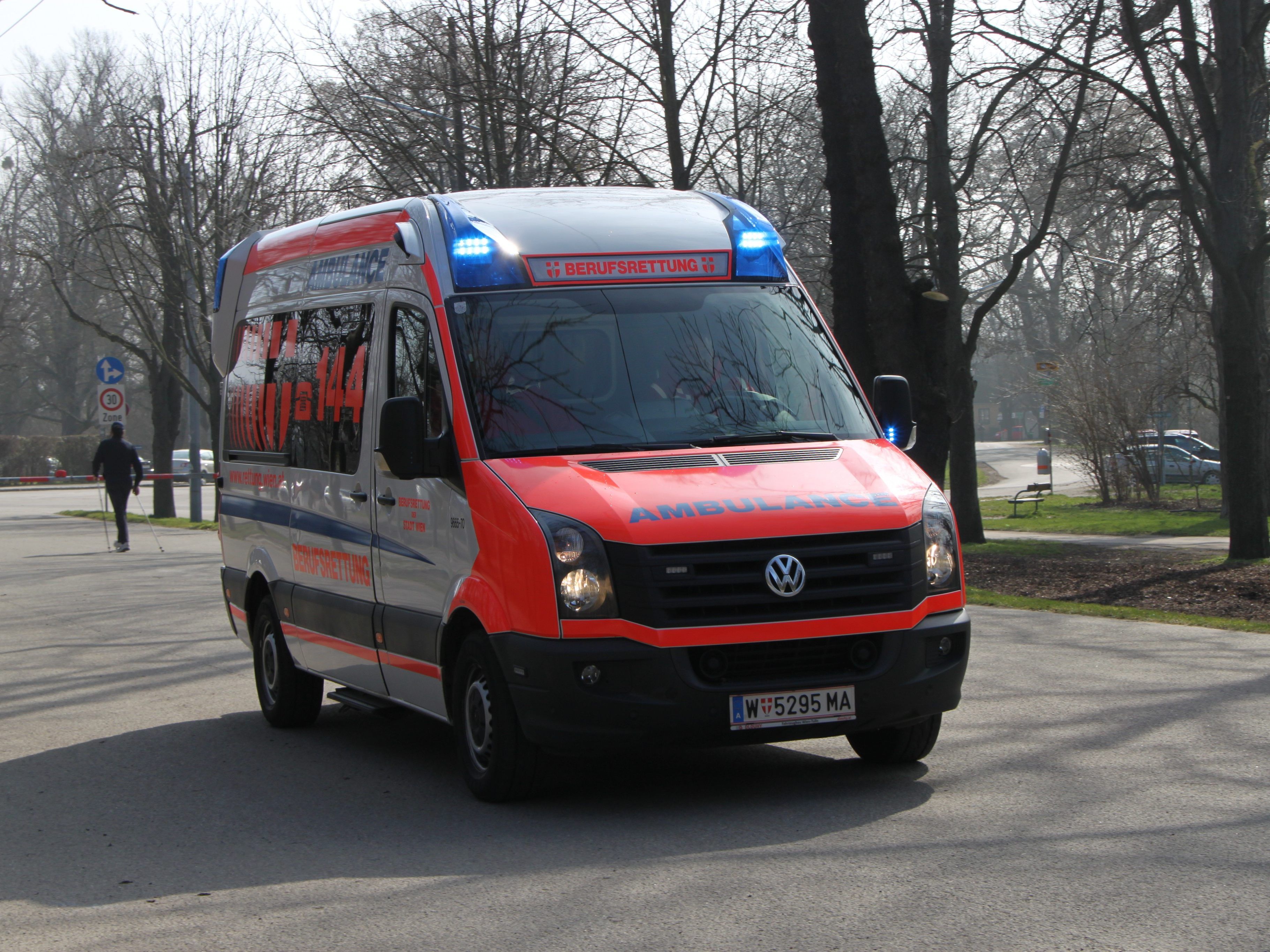 Der Radfahrer wurde schwer verletzt in ein Krankenhaus gebracht.